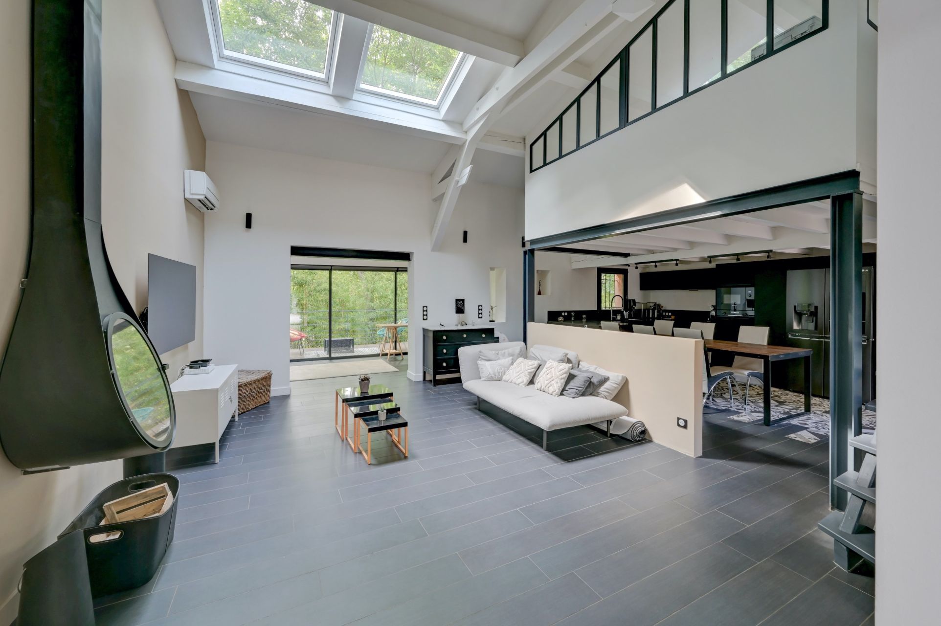 luxury house 5 Rooms for sale on AIX EN PROVENCE (13100)