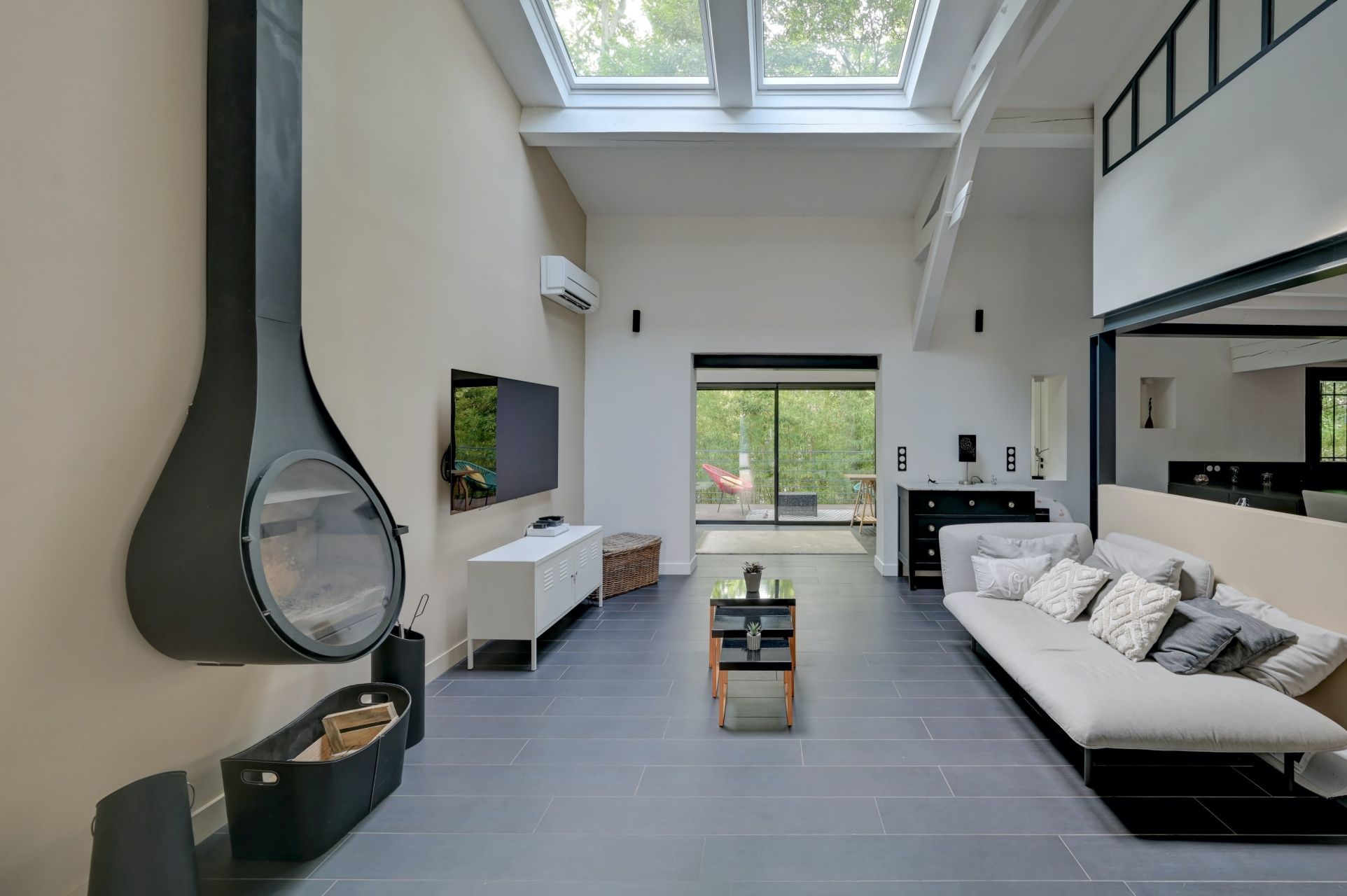 luxury house 5 Rooms for sale on AIX EN PROVENCE (13100)