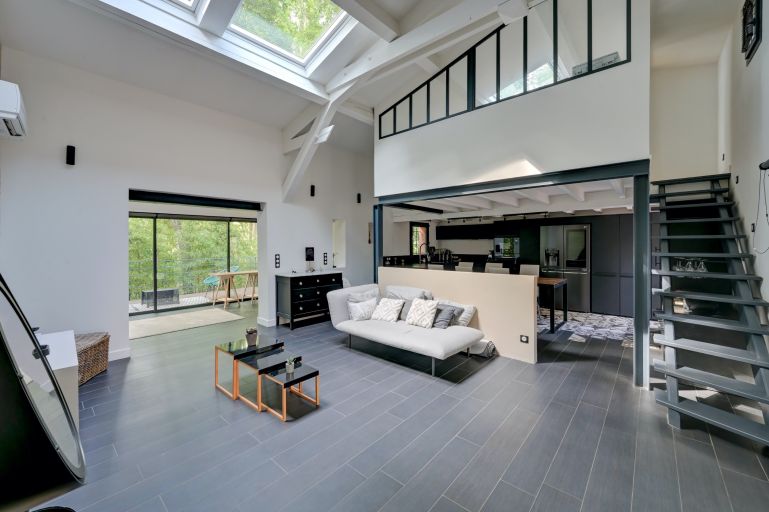 luxury house 5 Rooms for sale on AIX EN PROVENCE (13100)