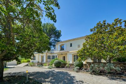 Sale Luxury house Aix-en-Provence 7 Rooms 315 m²