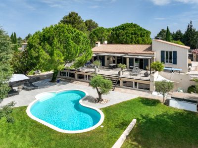 Sale Luxury house Aix-en-Provence 6 Rooms 270 m²