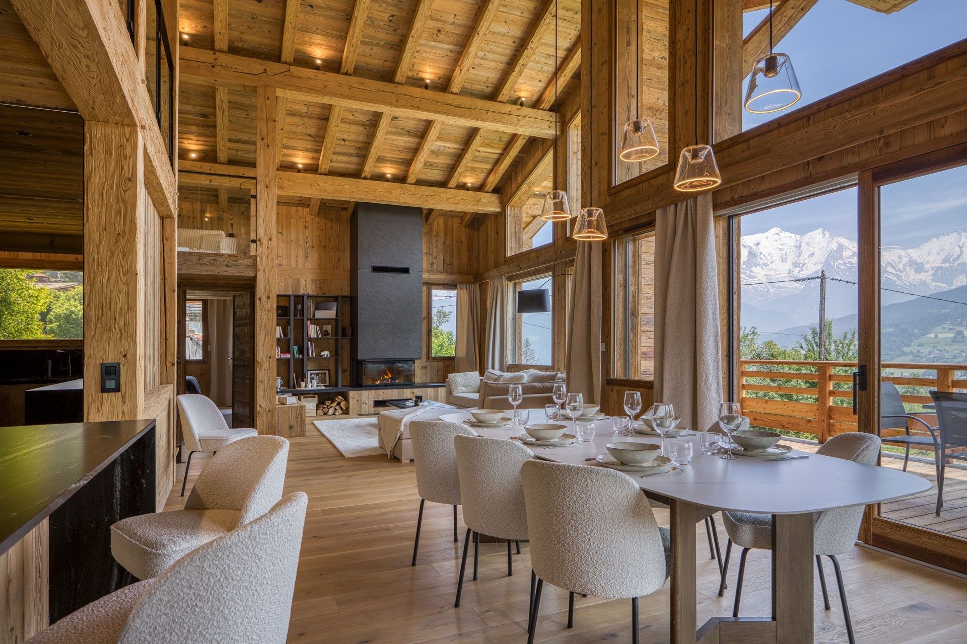 luxury chalet 7 Rooms for seasonal rent on COMBLOUX (74920)