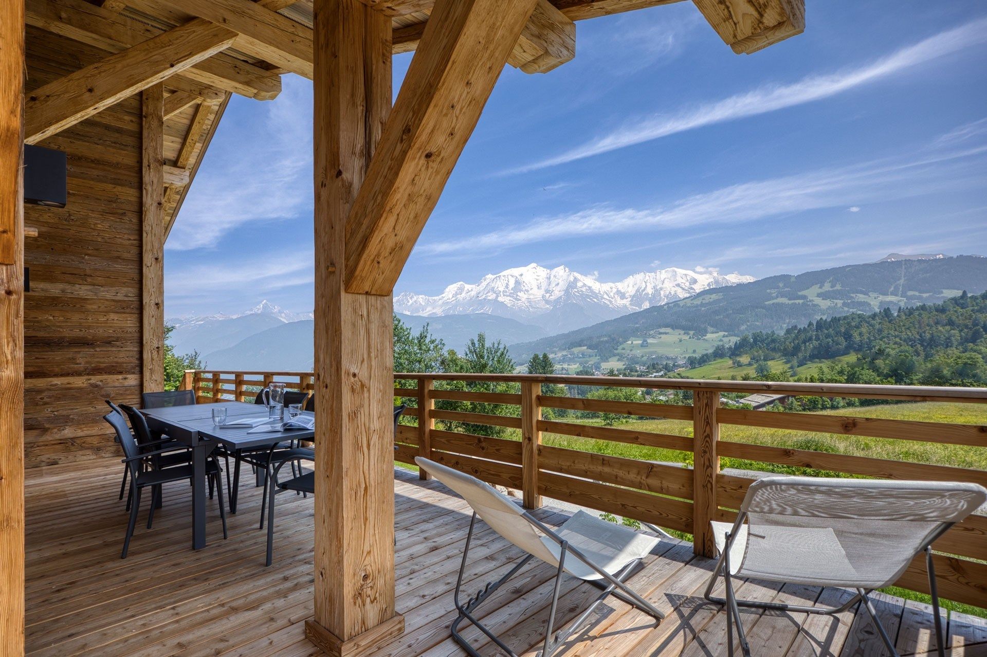 luxury chalet 7 Rooms for seasonal rent on COMBLOUX (74920)