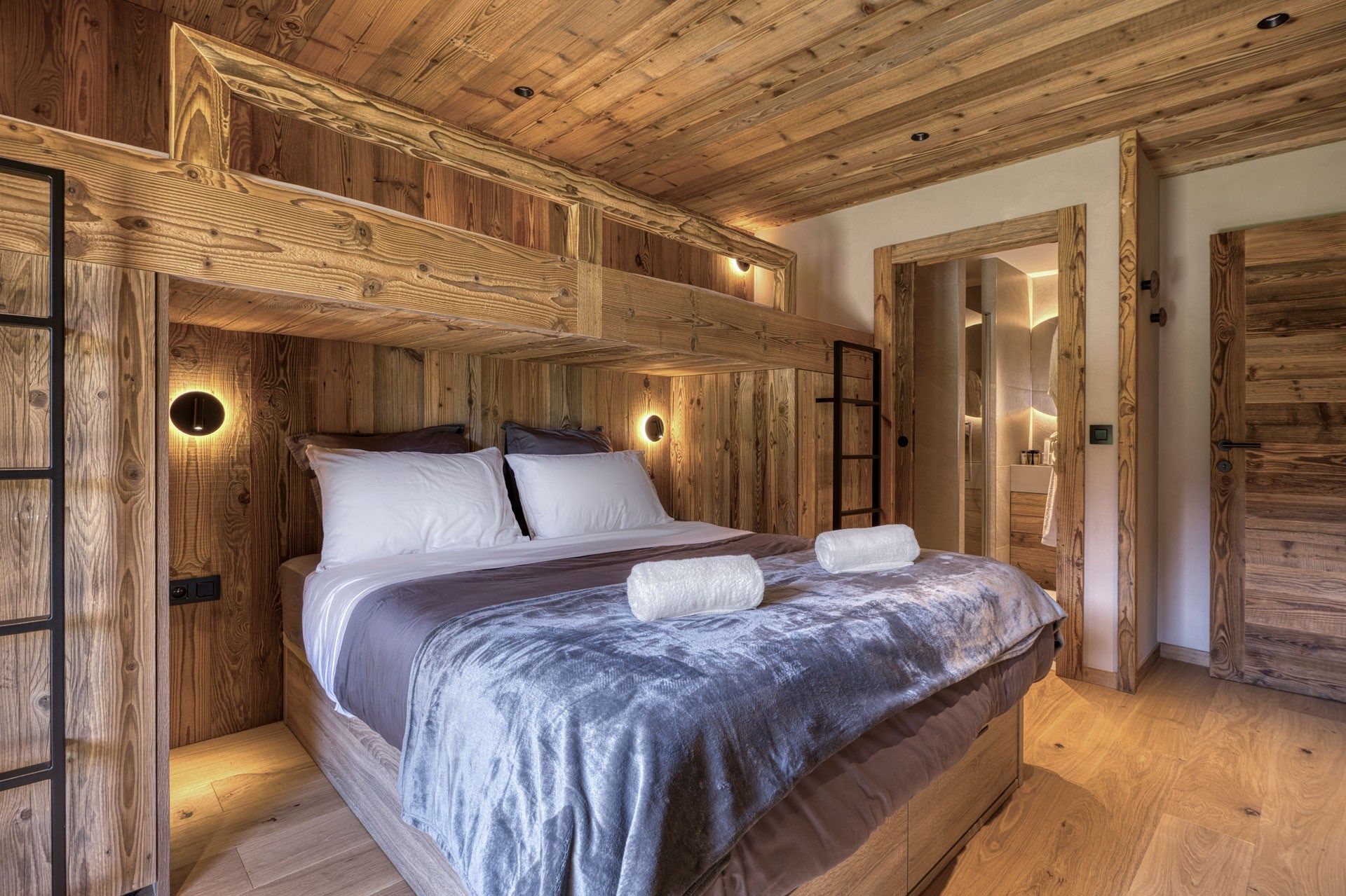 luxury chalet 7 Rooms for seasonal rent on COMBLOUX (74920)