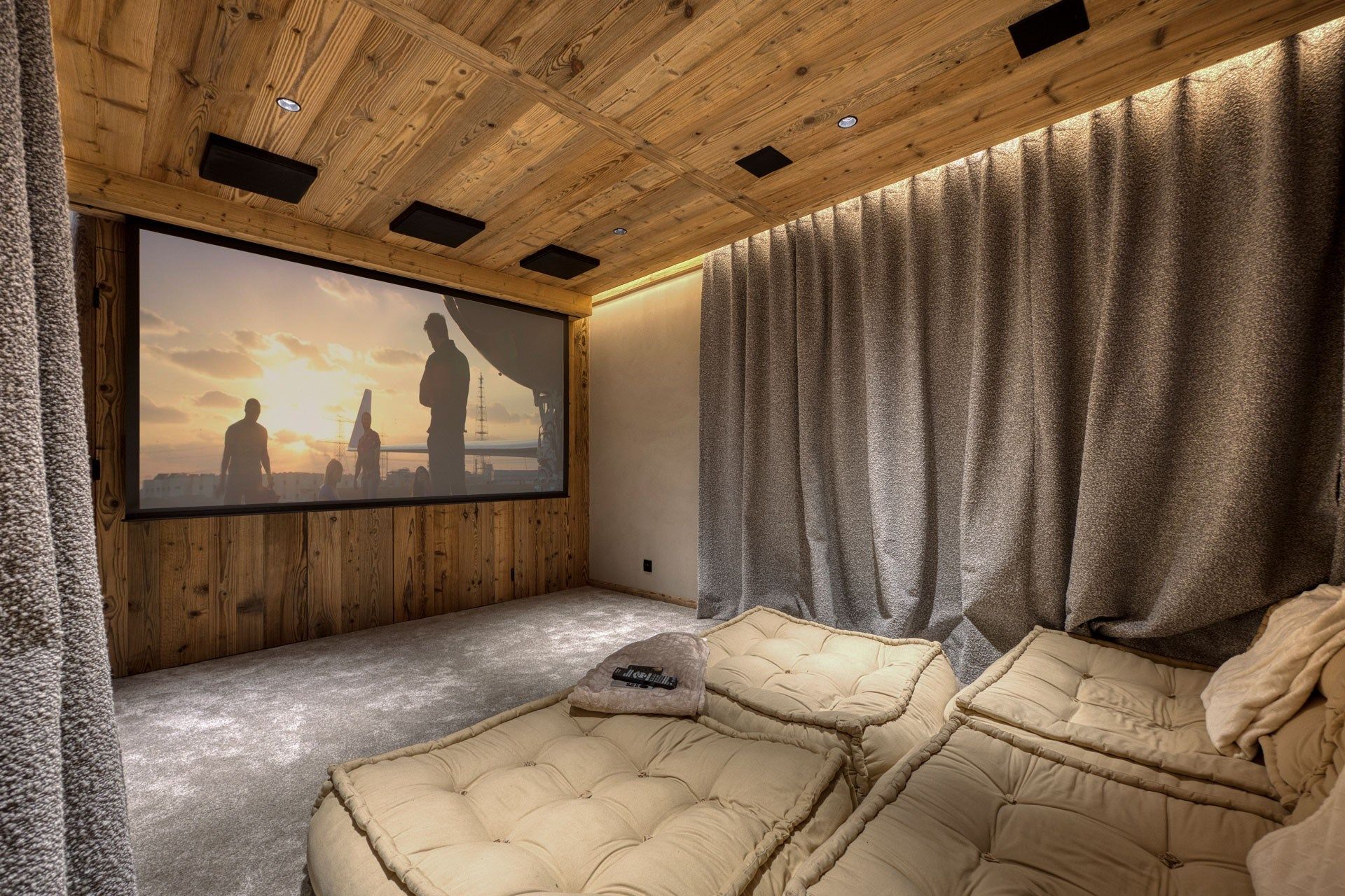 luxury chalet 7 Rooms for seasonal rent on COMBLOUX (74920)
