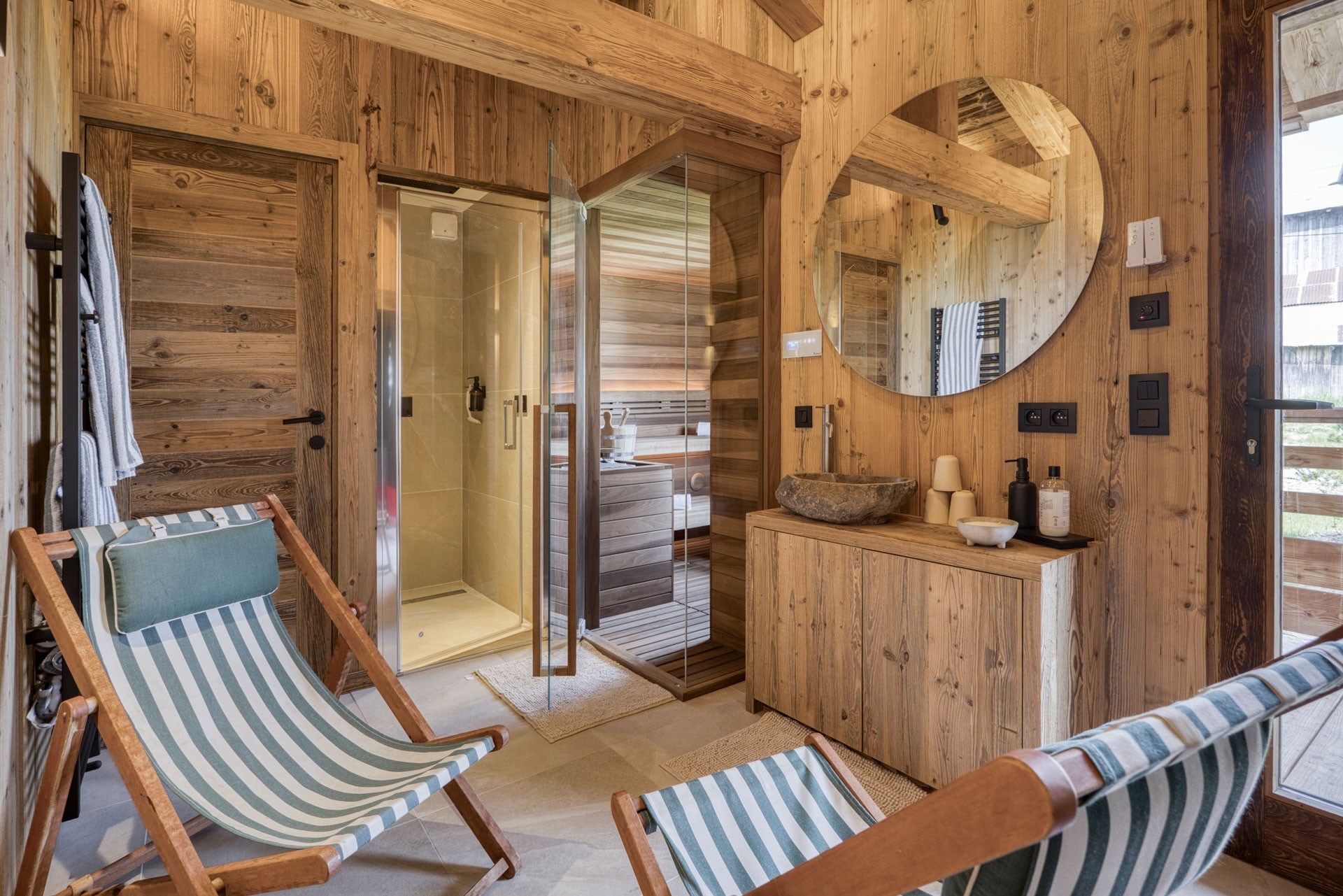 luxury chalet 7 Rooms for seasonal rent on COMBLOUX (74920)