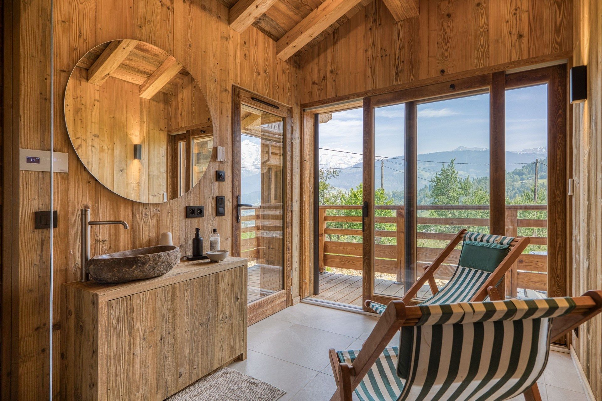 luxury chalet 7 Rooms for seasonal rent on COMBLOUX (74920)