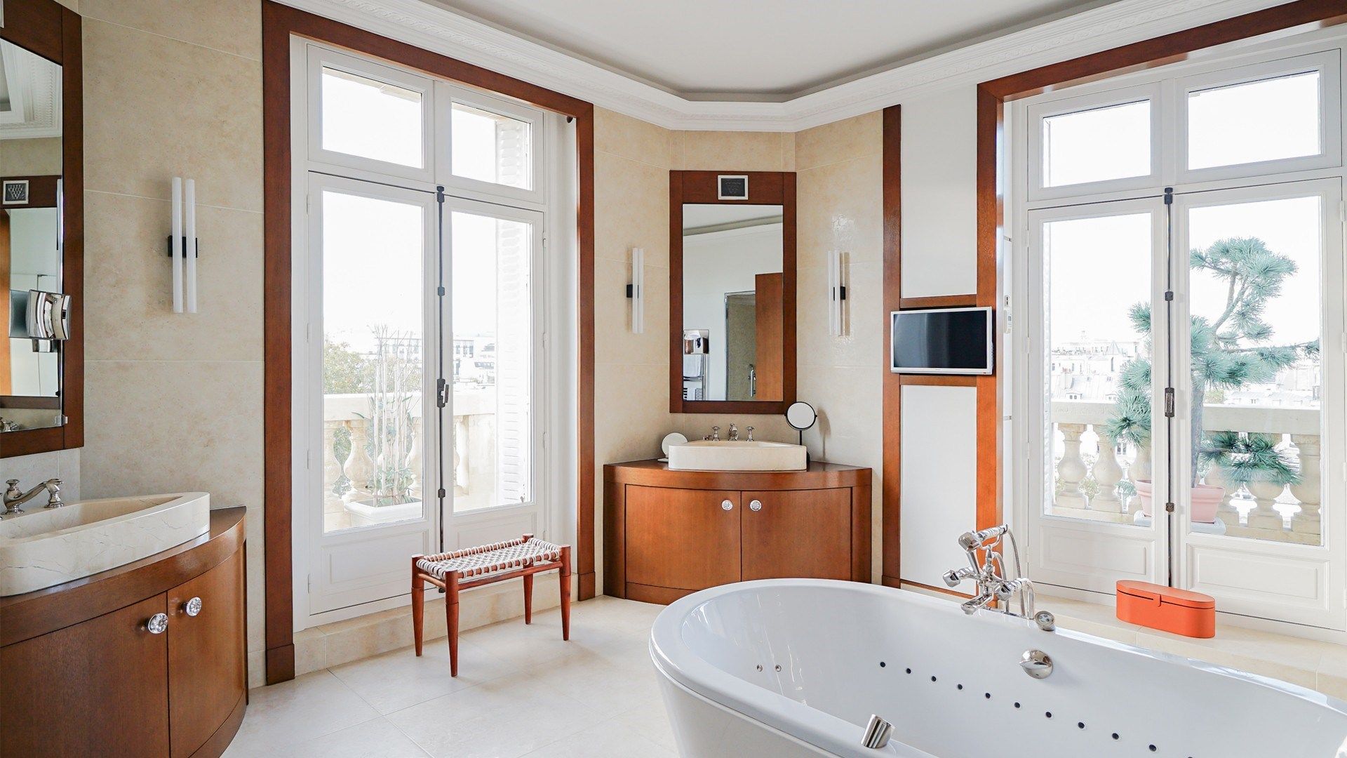 luxury apartment 7 Rooms for sale on NEUILLY SUR SEINE (92200)