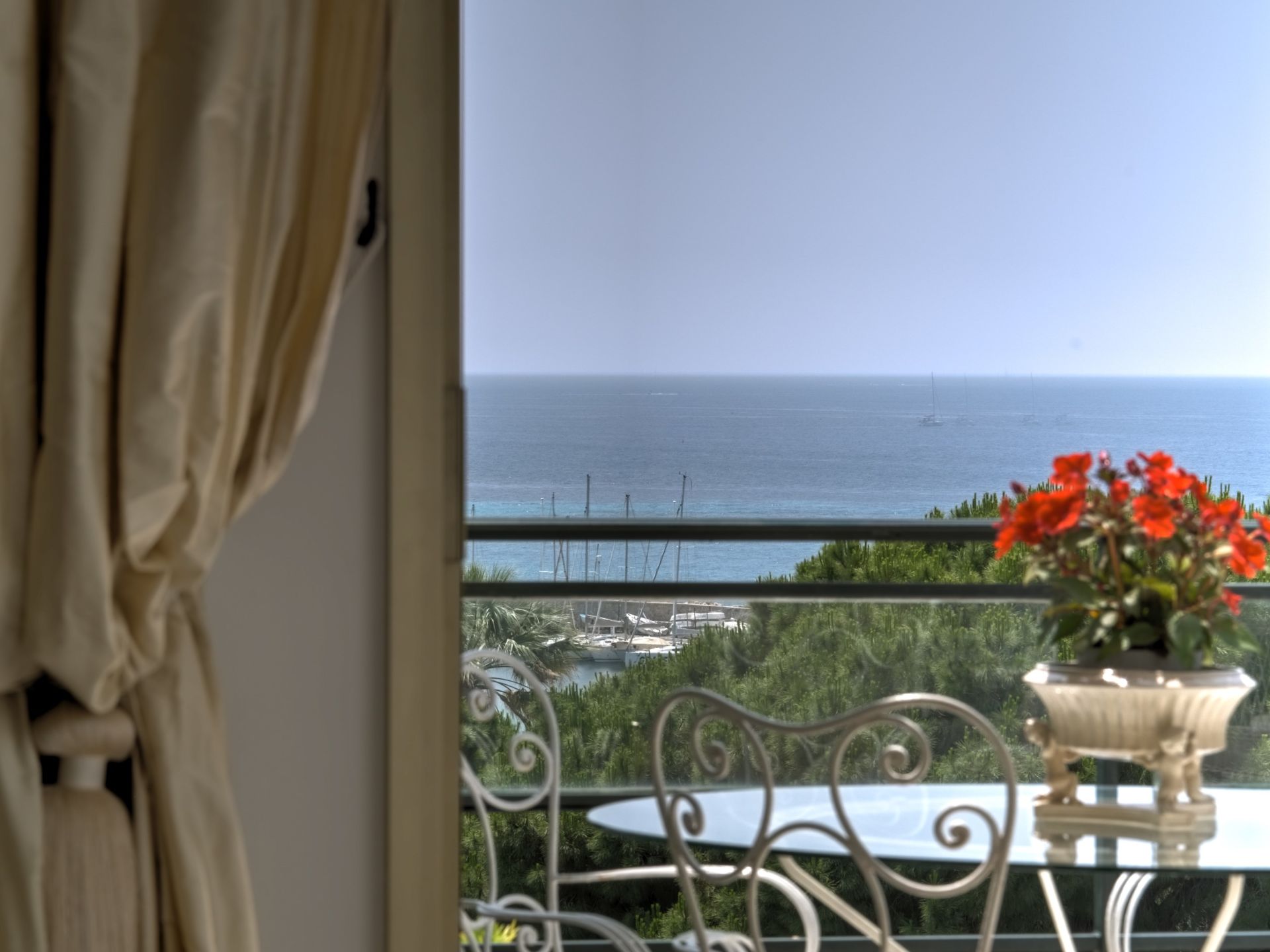 penthouse 5 Rooms for sale on CANNES (06400)