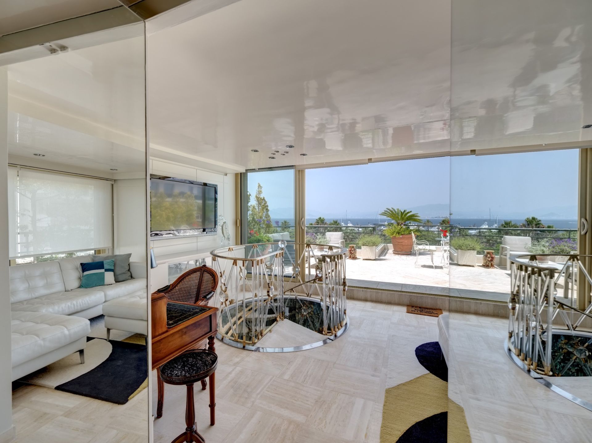 penthouse 5 Rooms for sale on CANNES (06400)