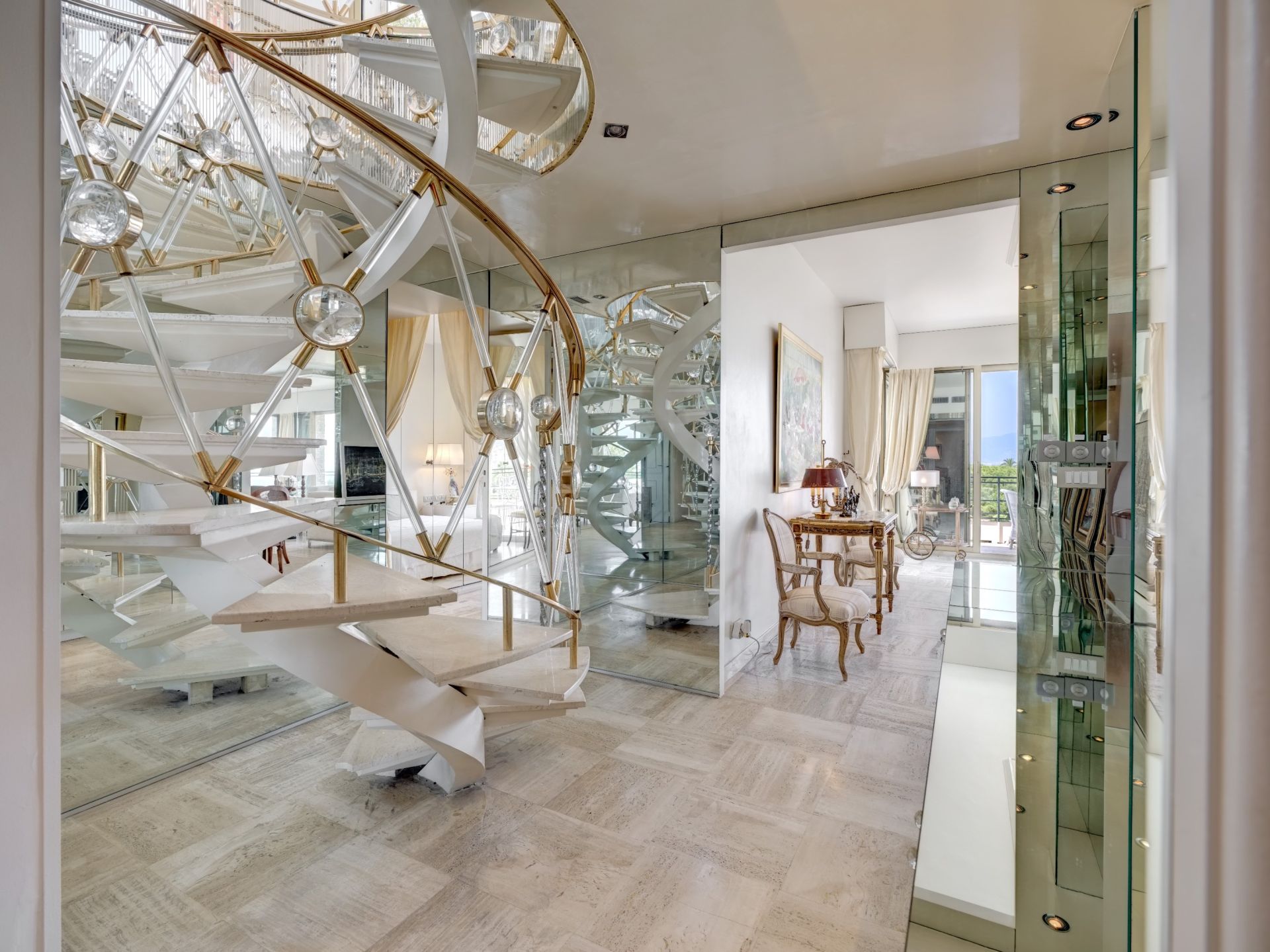 penthouse 5 Rooms for sale on CANNES (06400)