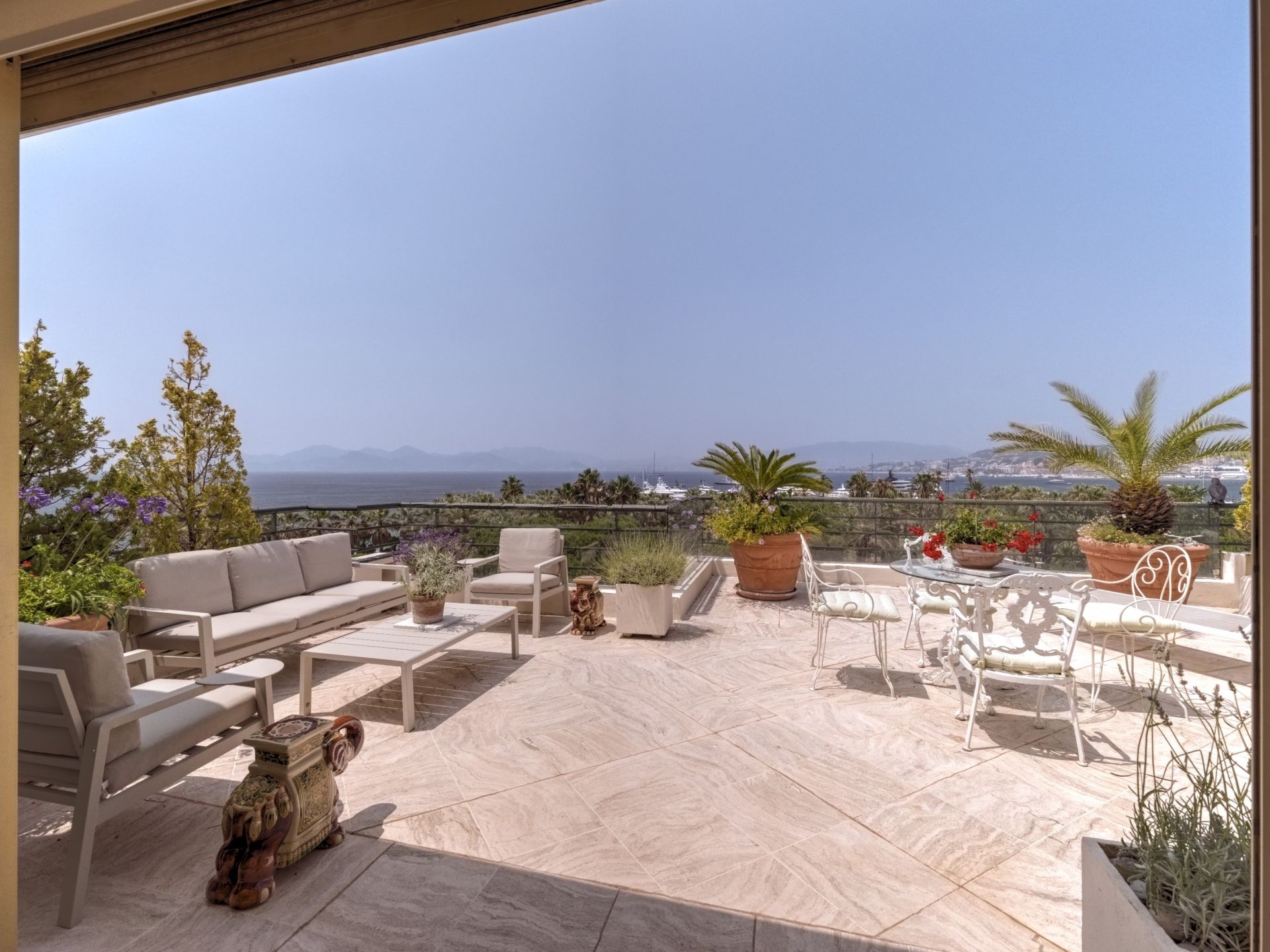 penthouse 5 Rooms for sale on CANNES (06400)