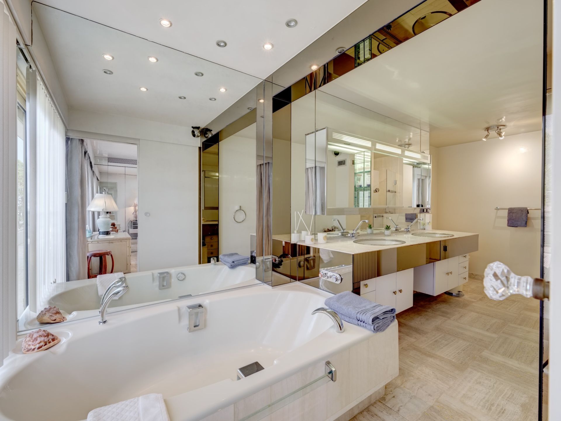 penthouse 5 Rooms for sale on CANNES (06400)