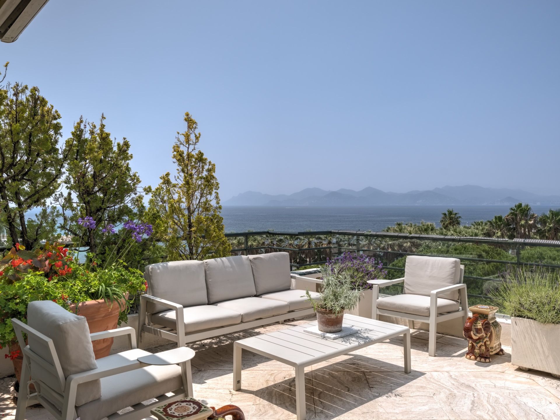 penthouse 5 Rooms for sale on CANNES (06400)