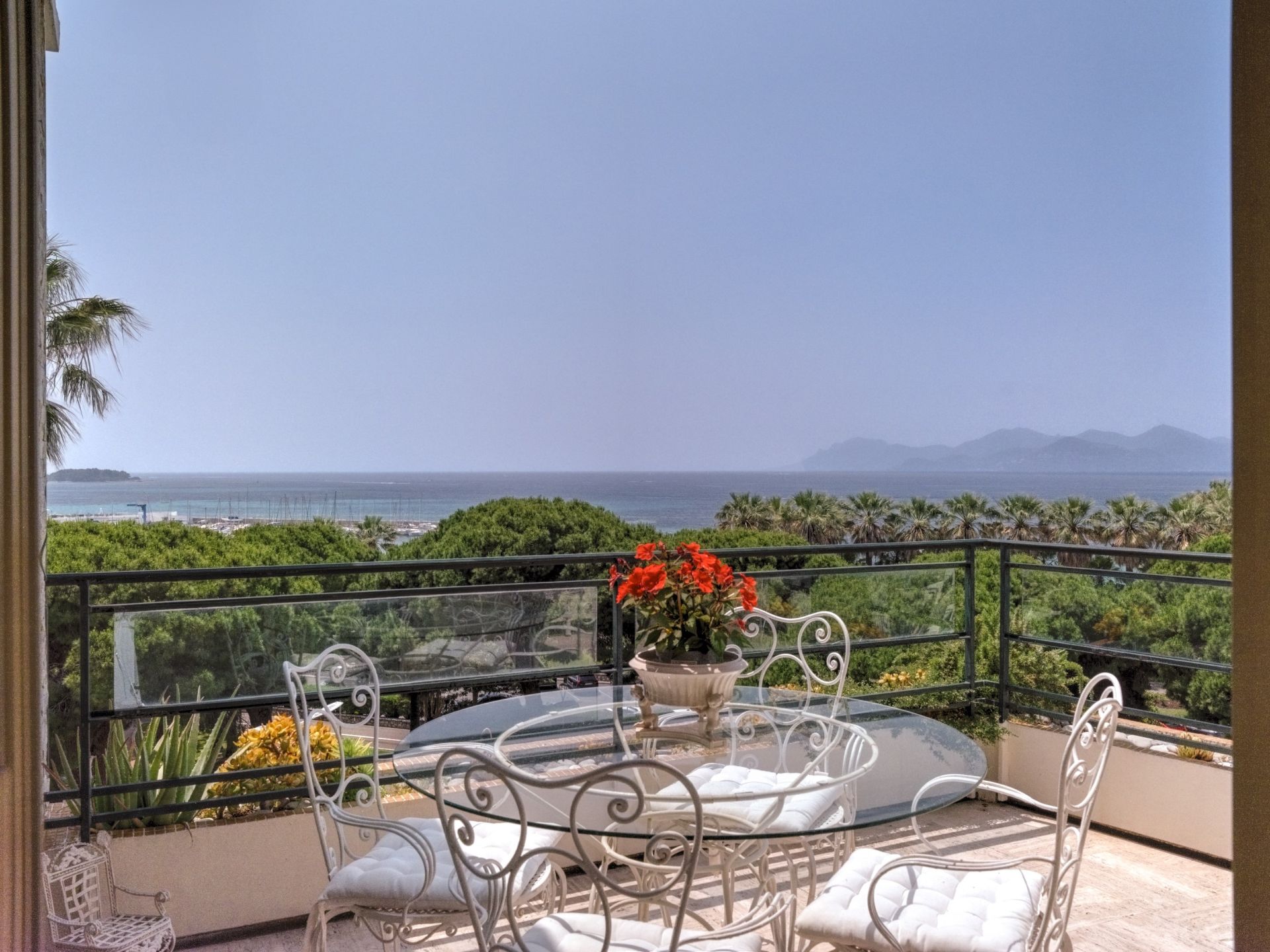 penthouse 5 Rooms for sale on CANNES (06400)