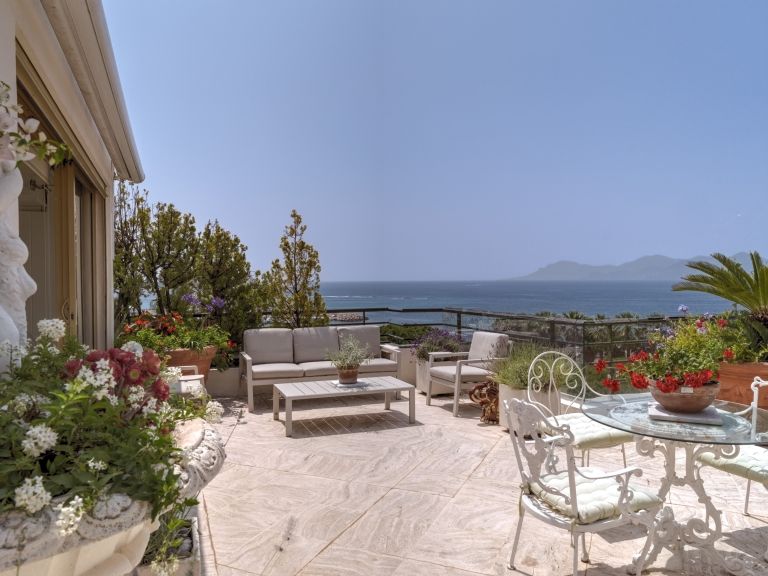 penthouse 5 Rooms for sale on CANNES (06400)