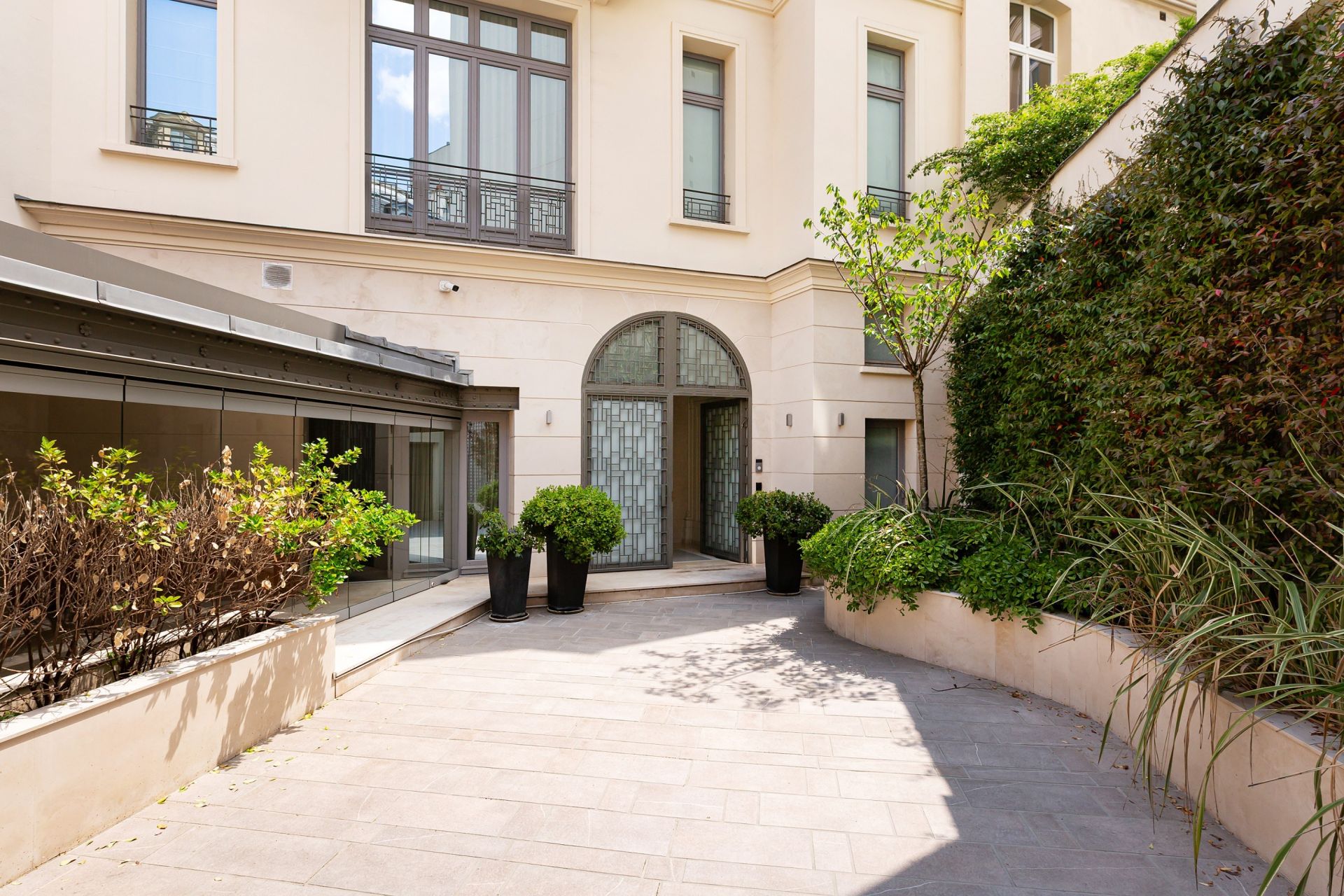 mansion (hôtel particulier) 14 Rooms for sale on PARIS (75116)