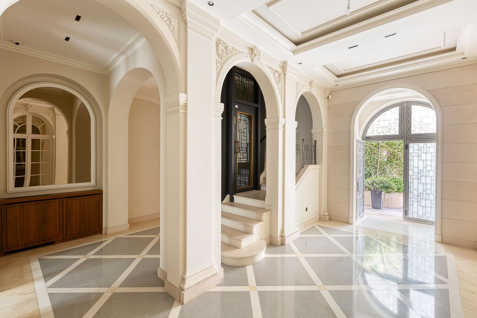 mansion (hôtel particulier) 14 Rooms for sale on PARIS (75116)