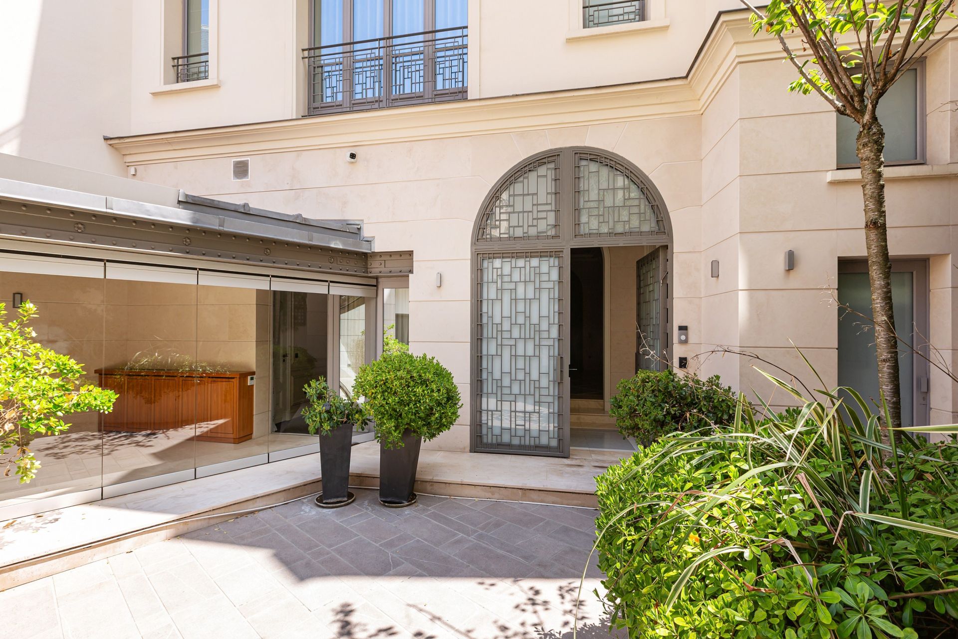 mansion (hôtel particulier) 14 Rooms for sale on PARIS (75116)