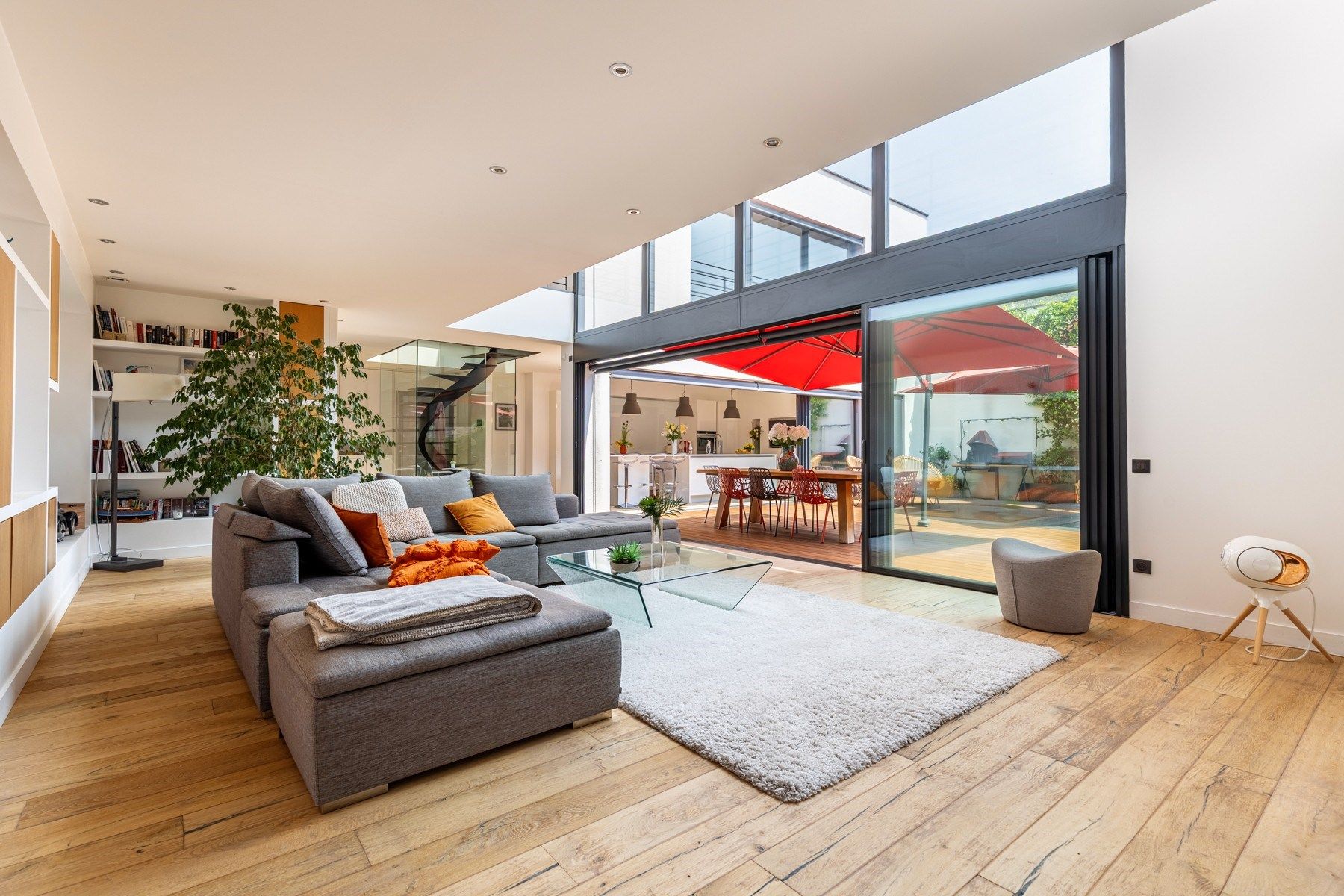 luxury house 6 Rooms for sale on BORDEAUX (33000)