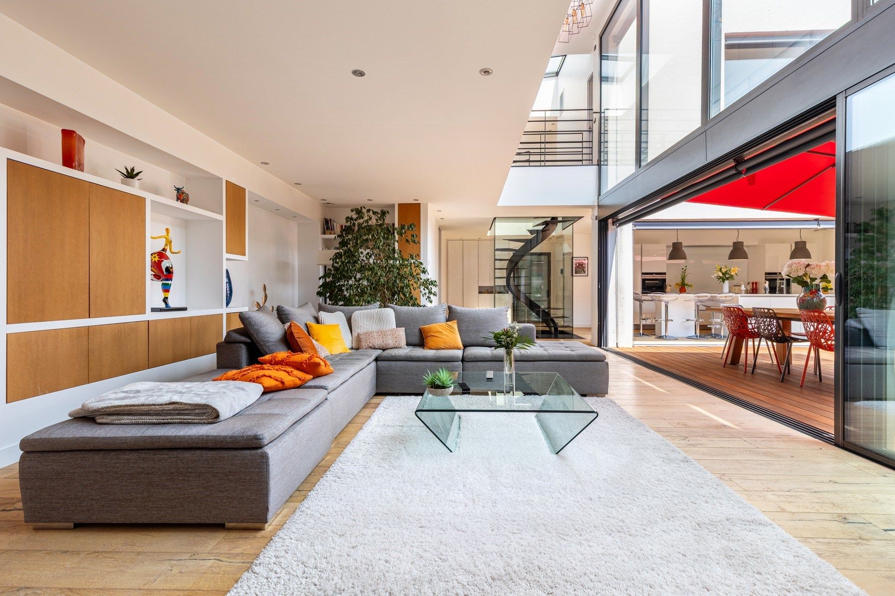 luxury house 6 Rooms for sale on BORDEAUX (33000)