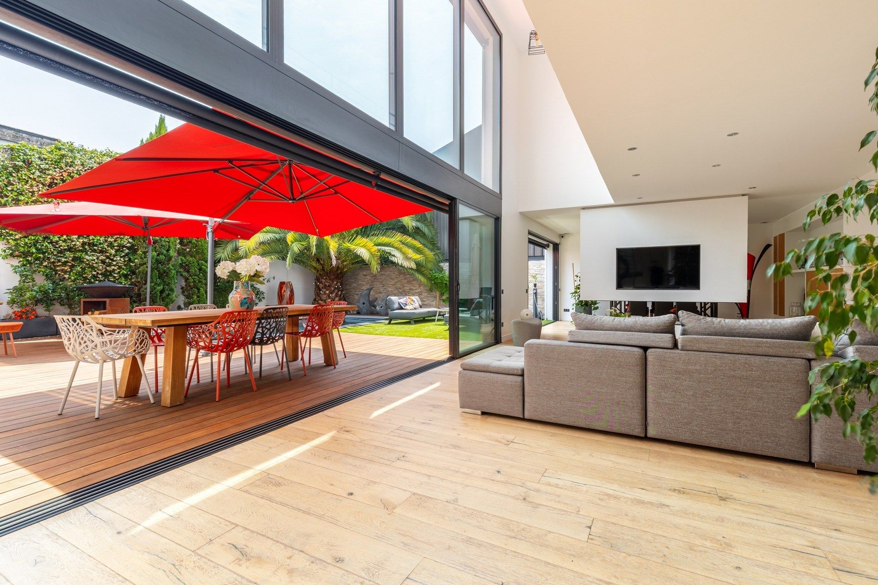 luxury house 6 Rooms for sale on BORDEAUX (33000)