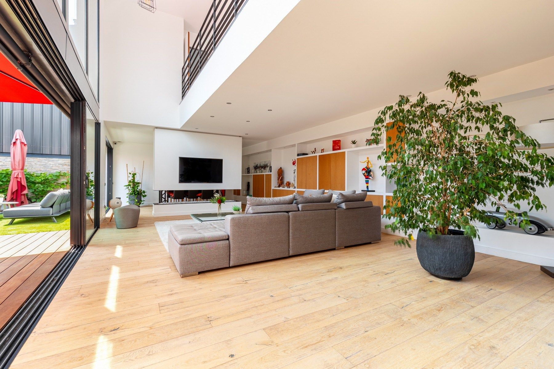 luxury house 6 Rooms for sale on BORDEAUX (33000)