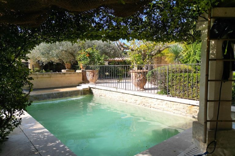 luxury provencale house 5 Rooms for sale on UZES (30700)