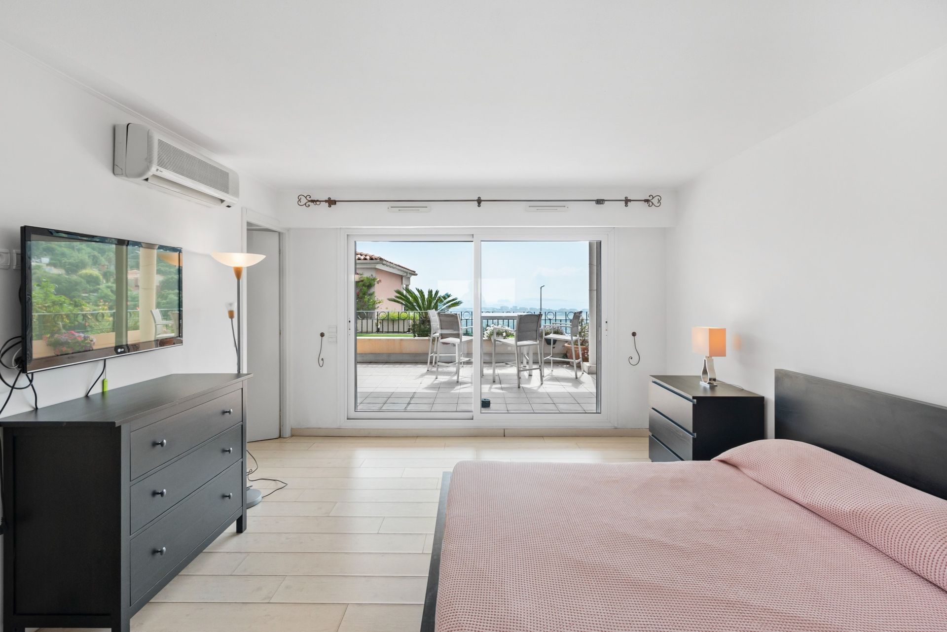 luxury apartment 6 Rooms for sale on MANDELIEU LA NAPOULE (06210)