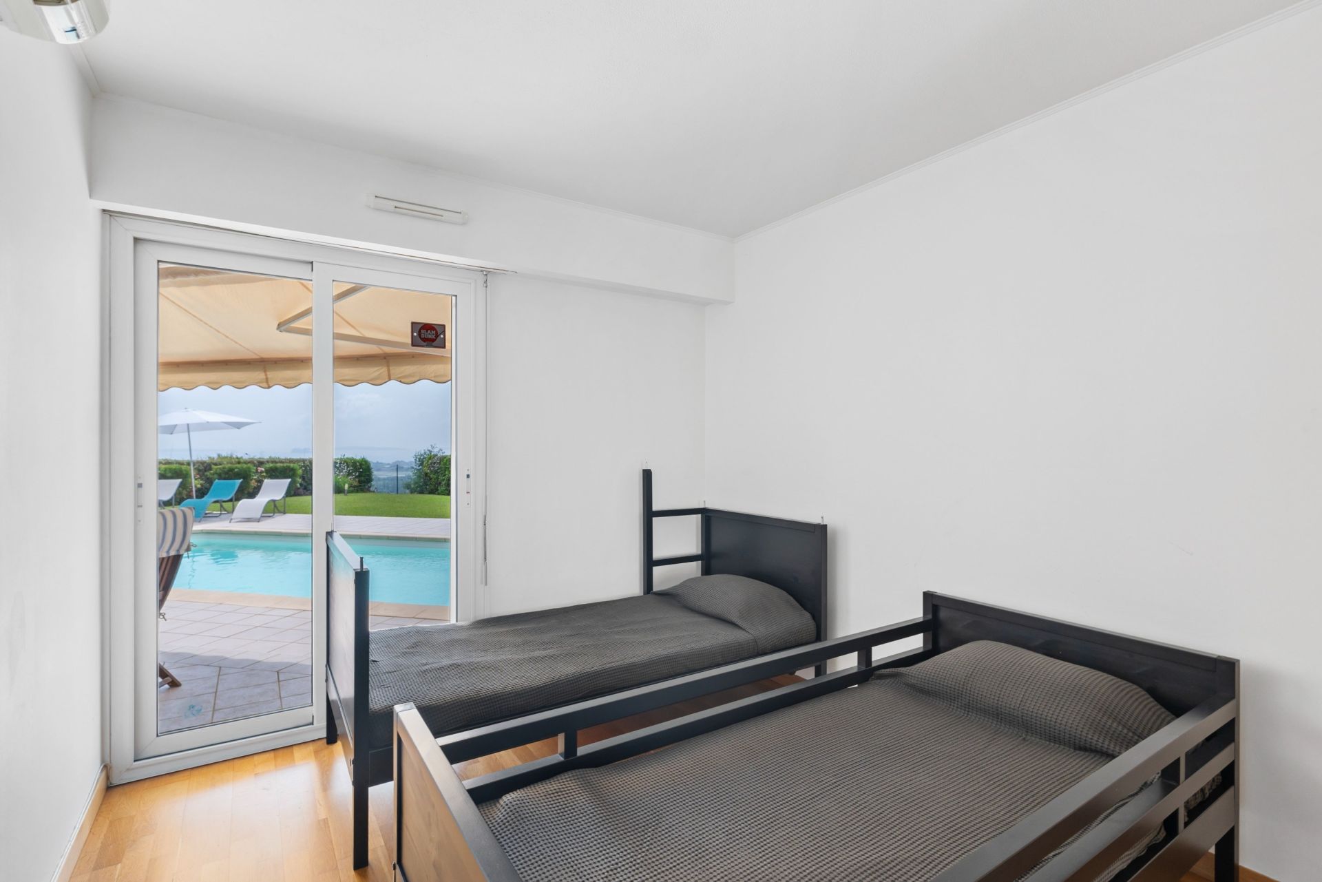 luxury apartment 6 Rooms for sale on MANDELIEU LA NAPOULE (06210)