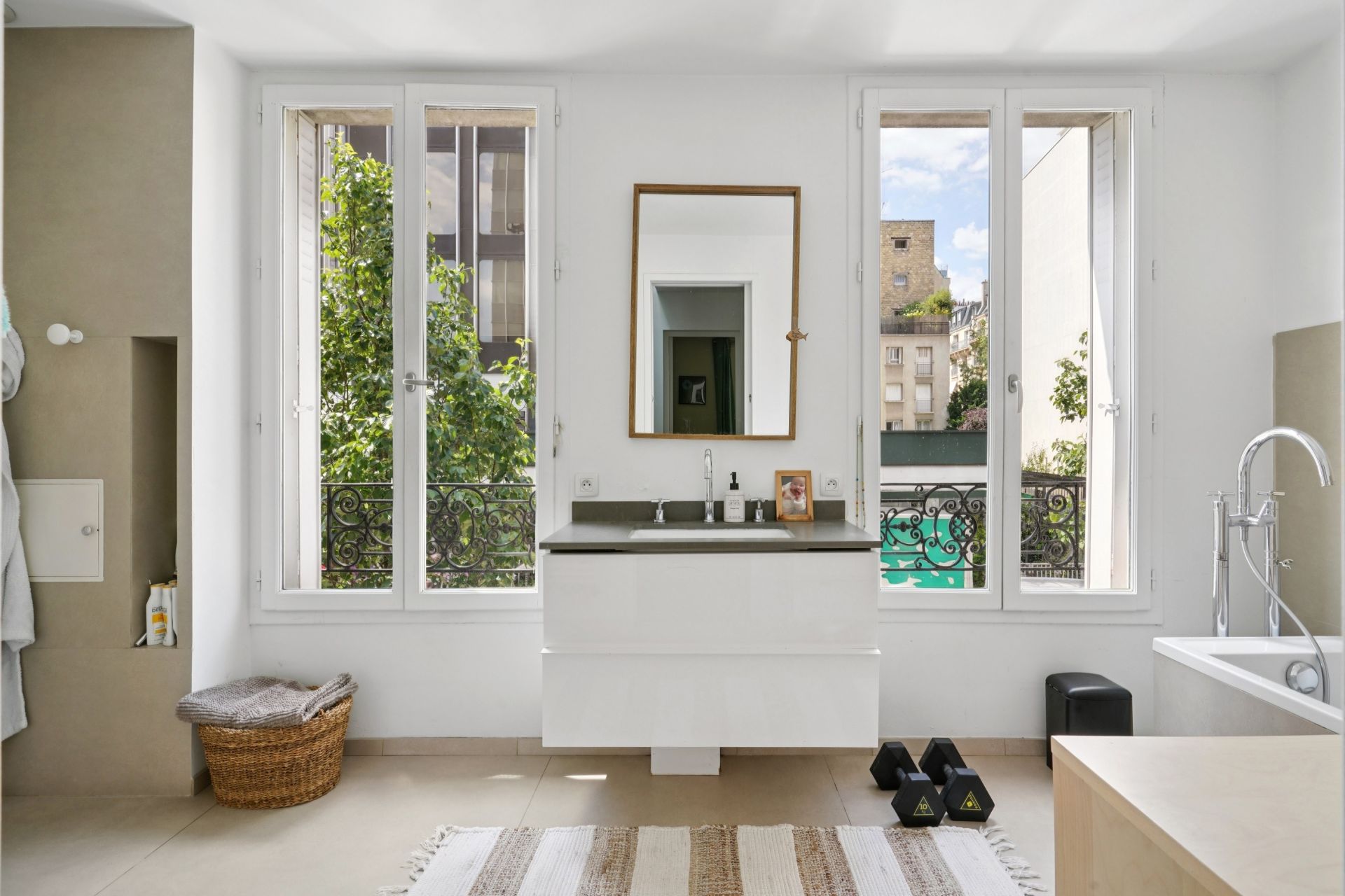 luxury house 8 Rooms for sale on NEUILLY SUR SEINE (92200)