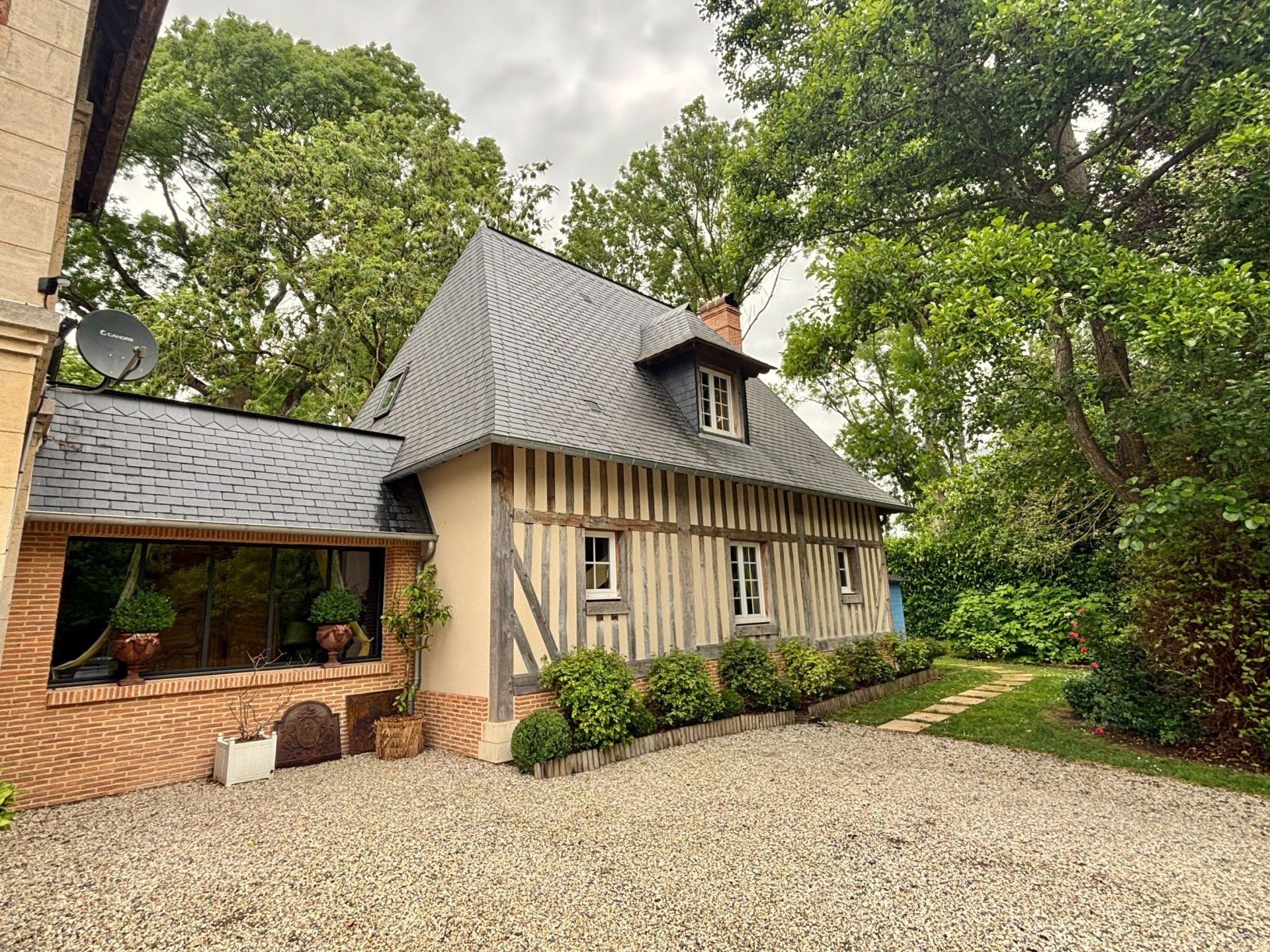 luxury house 12 Rooms for sale on TOURGEVILLE (14800)