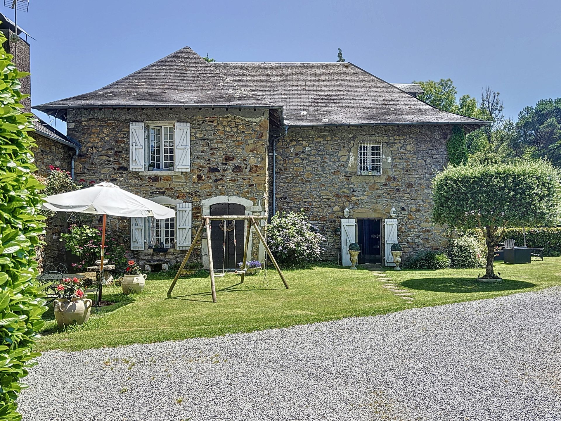 luxury house 20 Rooms for sale on HAUT DE BOSDARROS (64800)