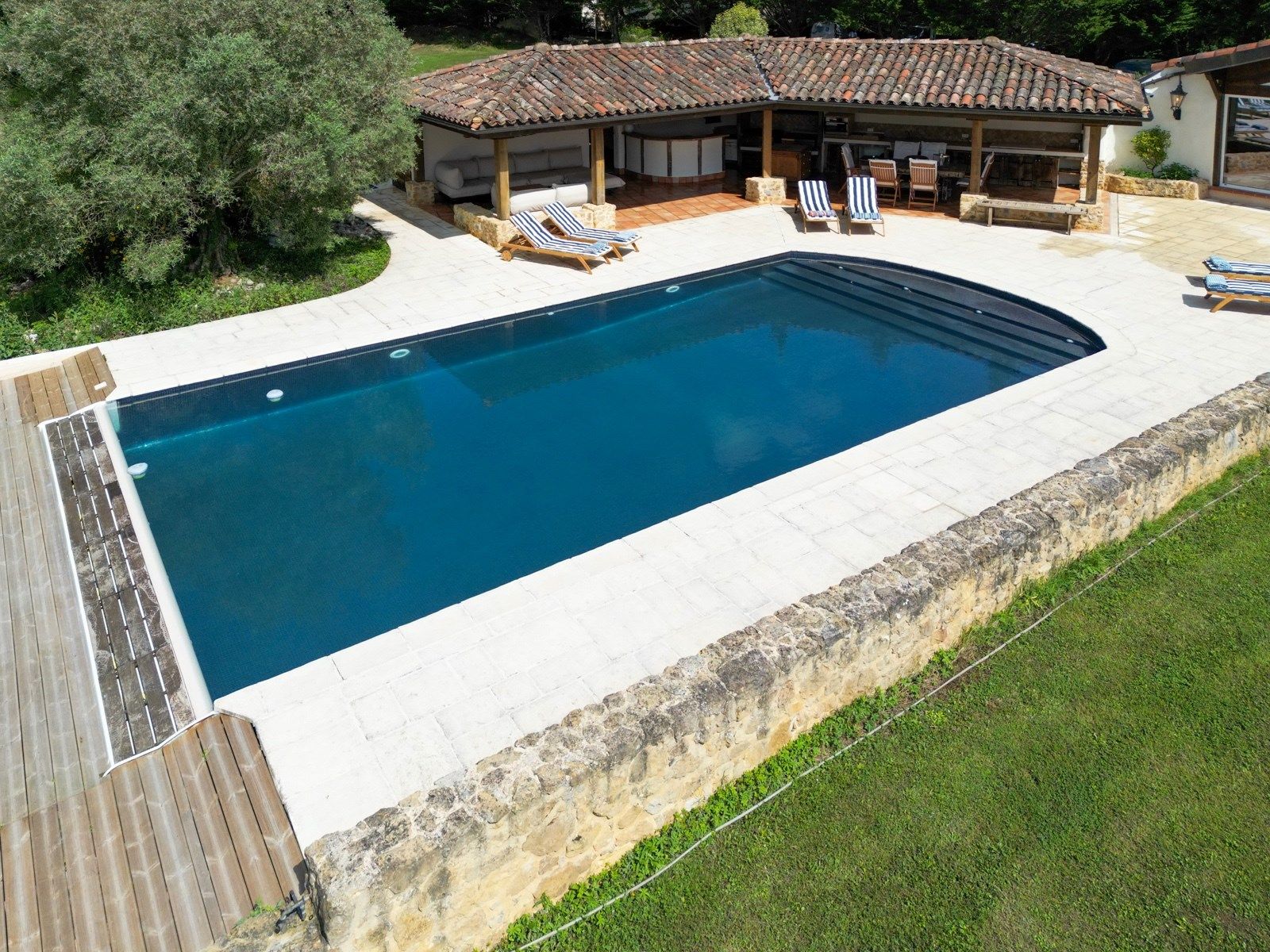 luxury house 17 Rooms for sale on MIREPOIX (09500)