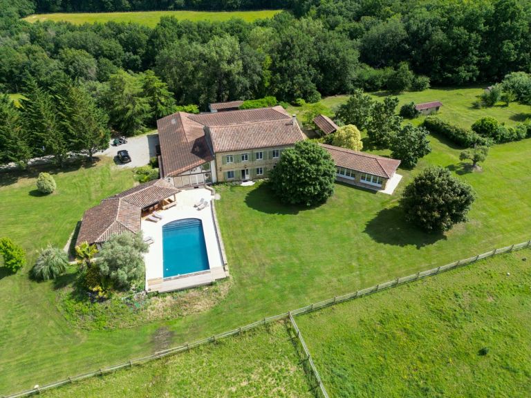 maison de luxe 17 Pièces en vente sur MIREPOIX (09500)