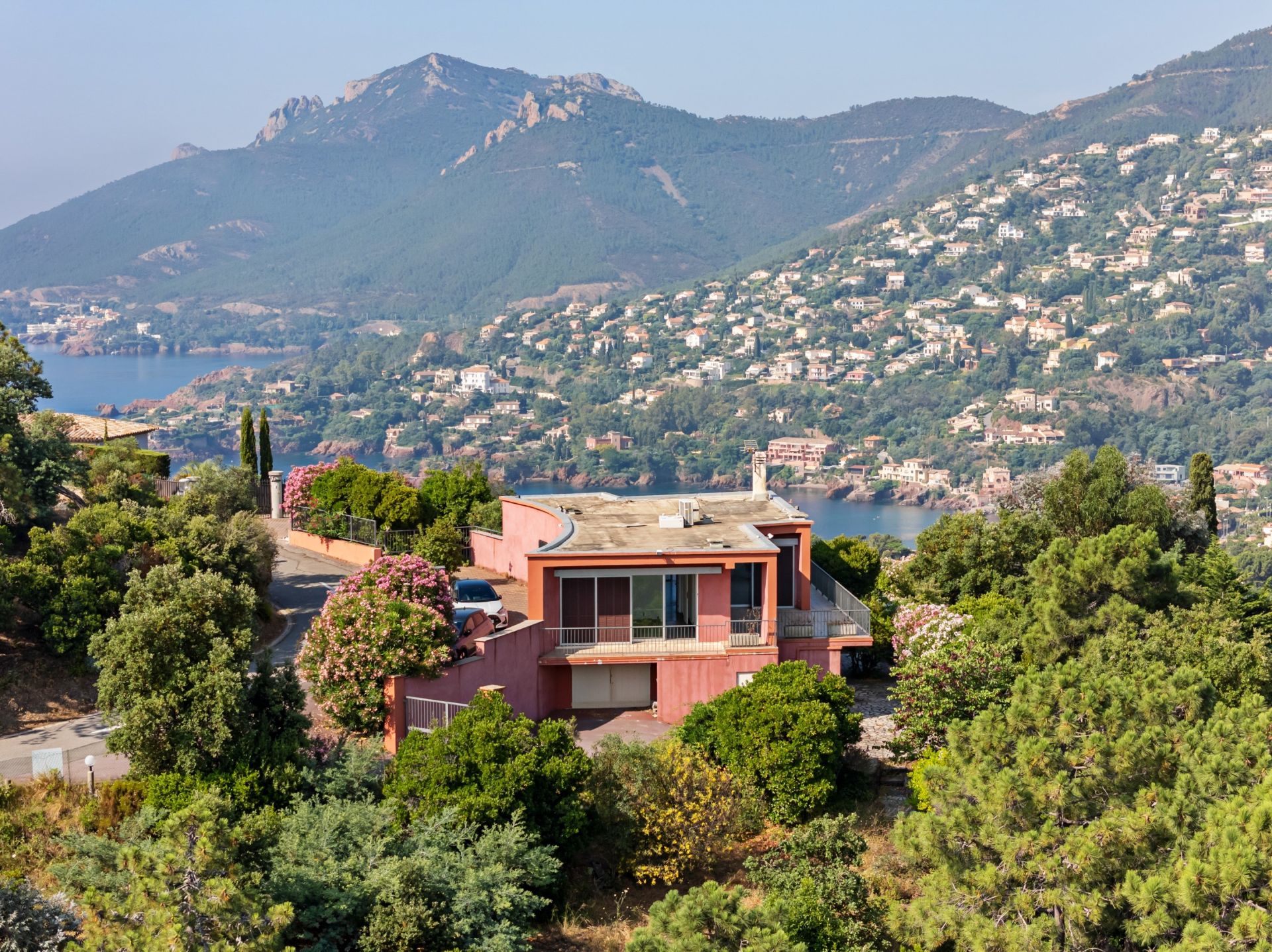 maison contemporaine 7 Pièces en vente sur THEOULE SUR MER (06590)
