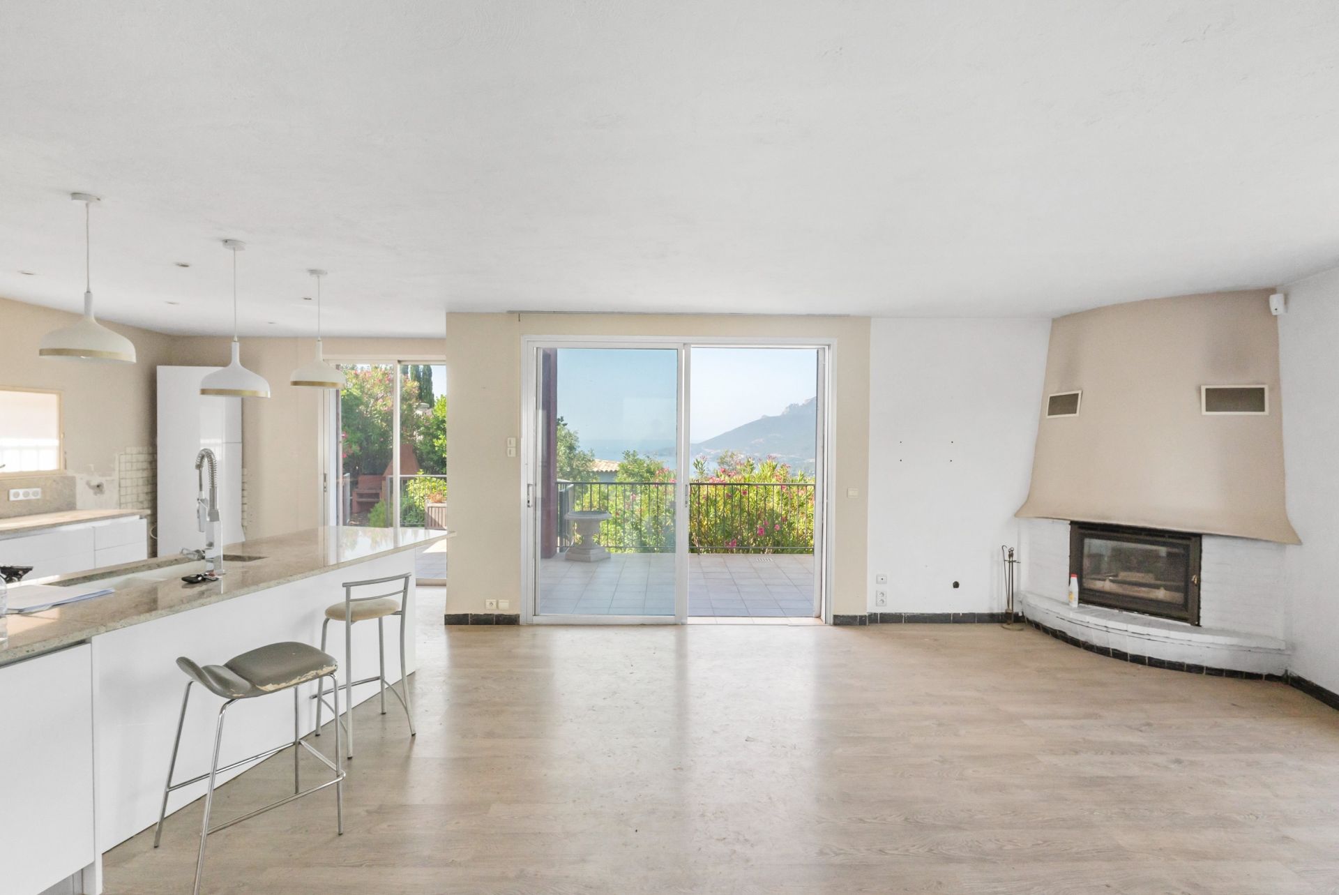 maison contemporaine 7 Pièces en vente sur THEOULE SUR MER (06590)