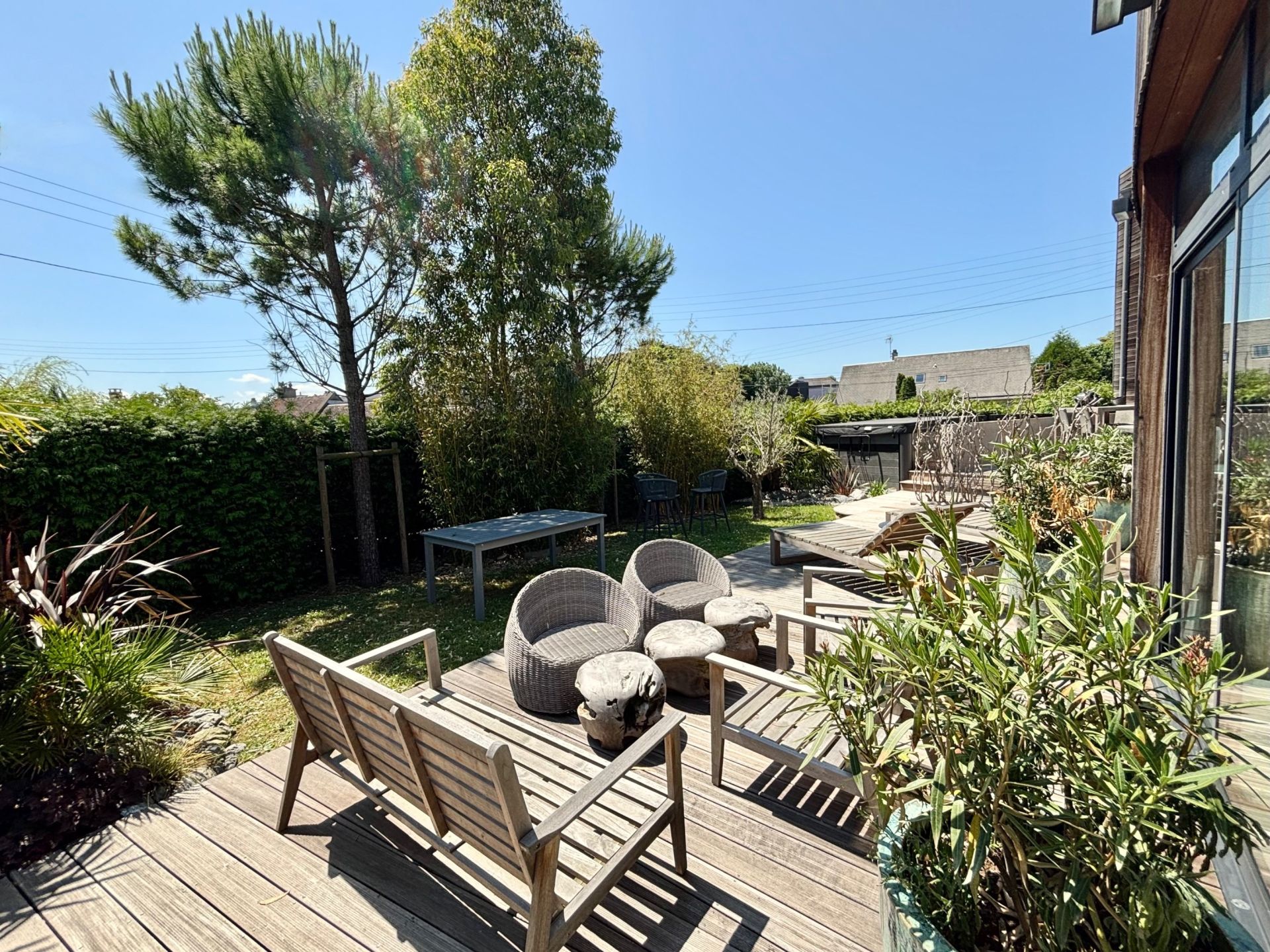 luxury house 8 Rooms for sale on CAEN (14000)