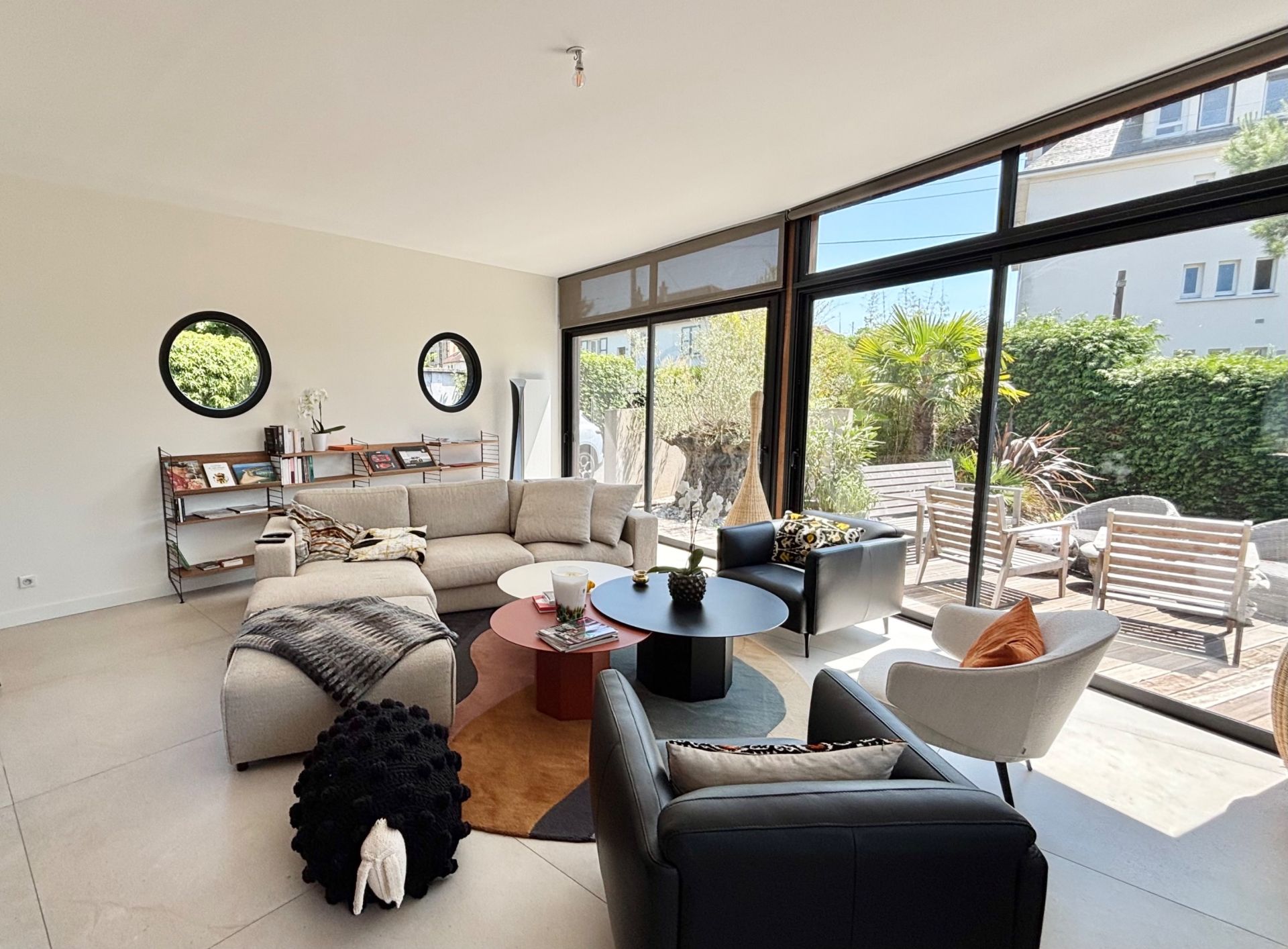 luxury house 8 Rooms for sale on CAEN (14000)