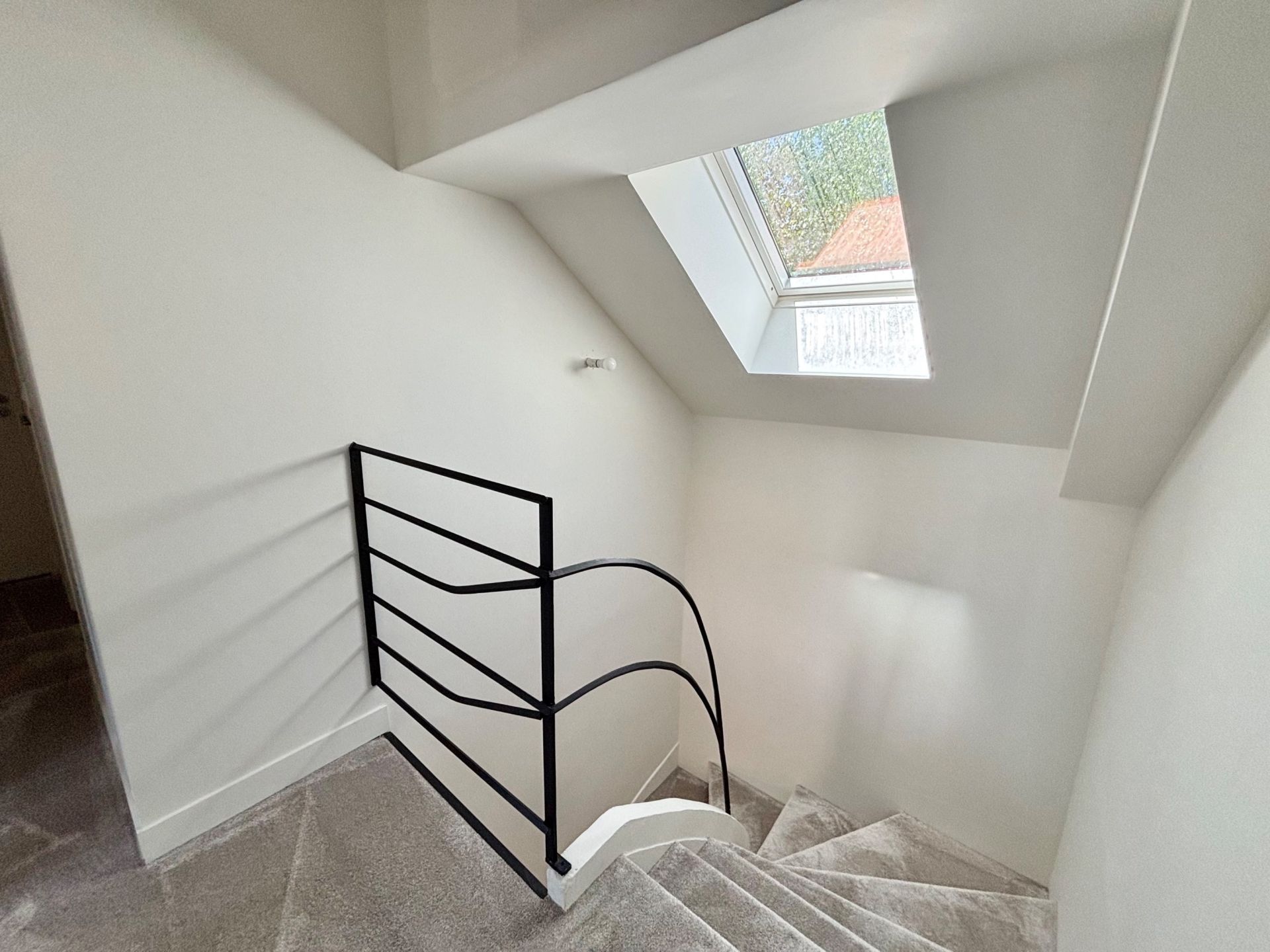 luxury house 8 Rooms for sale on CAEN (14000)