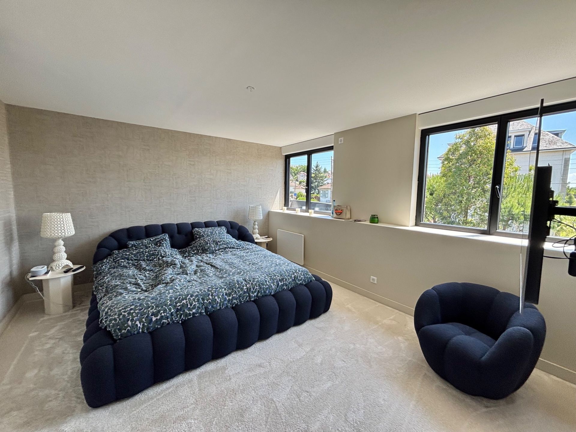 luxury house 8 Rooms for sale on CAEN (14000)