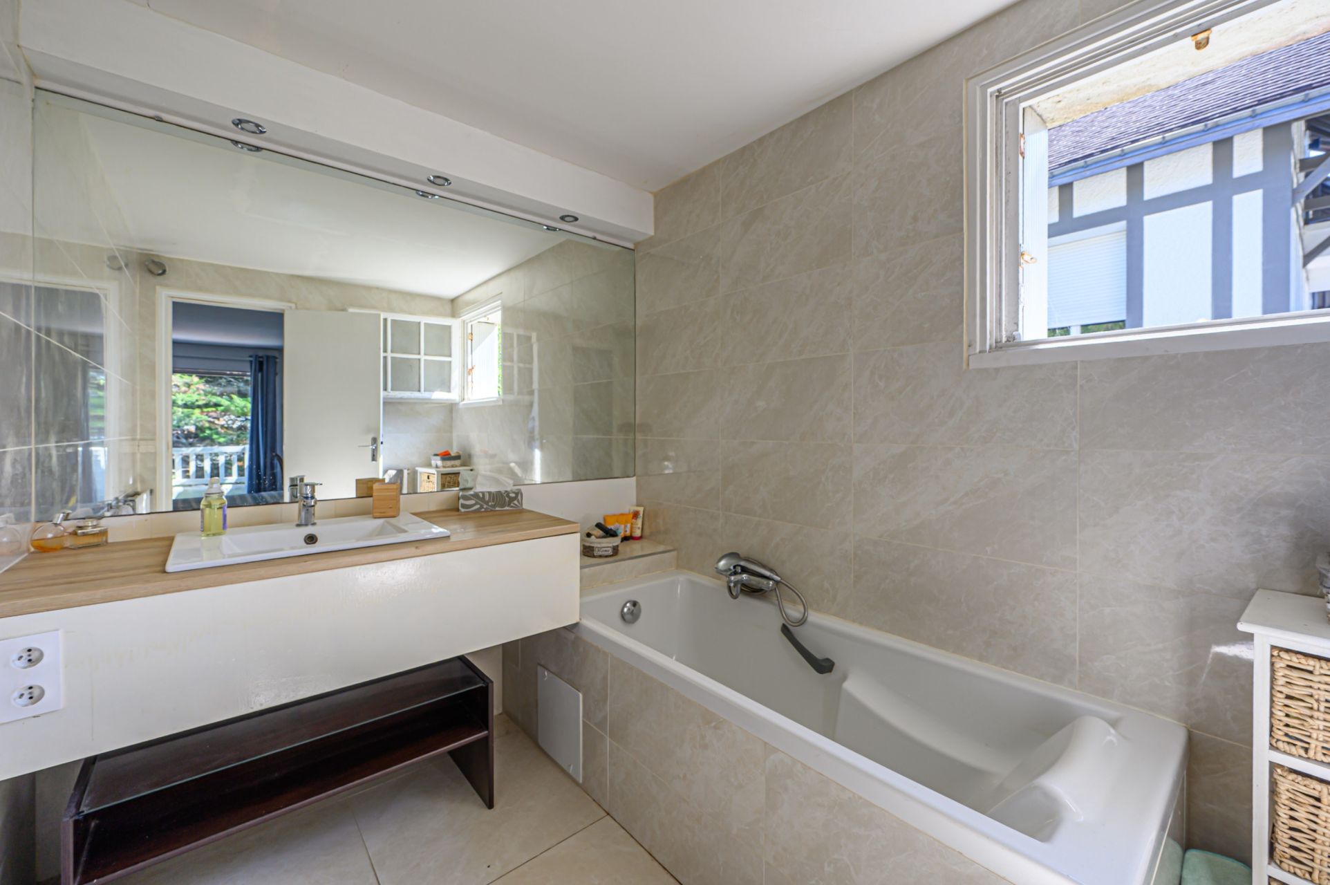 luxury house 7 Rooms for sale on LA BAULE (44500)