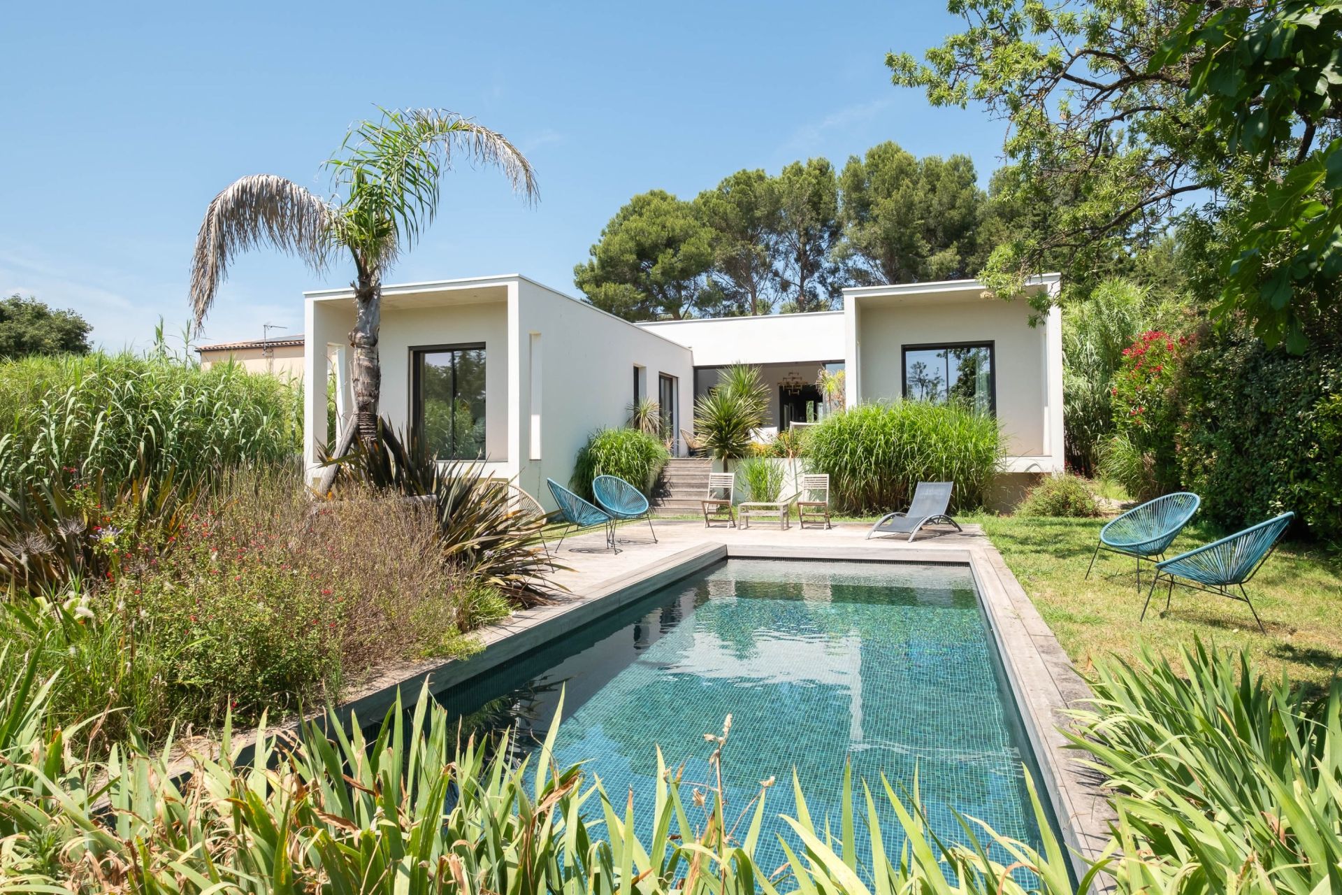 luxury house 5 Rooms for sale on PEZENAS (34120)