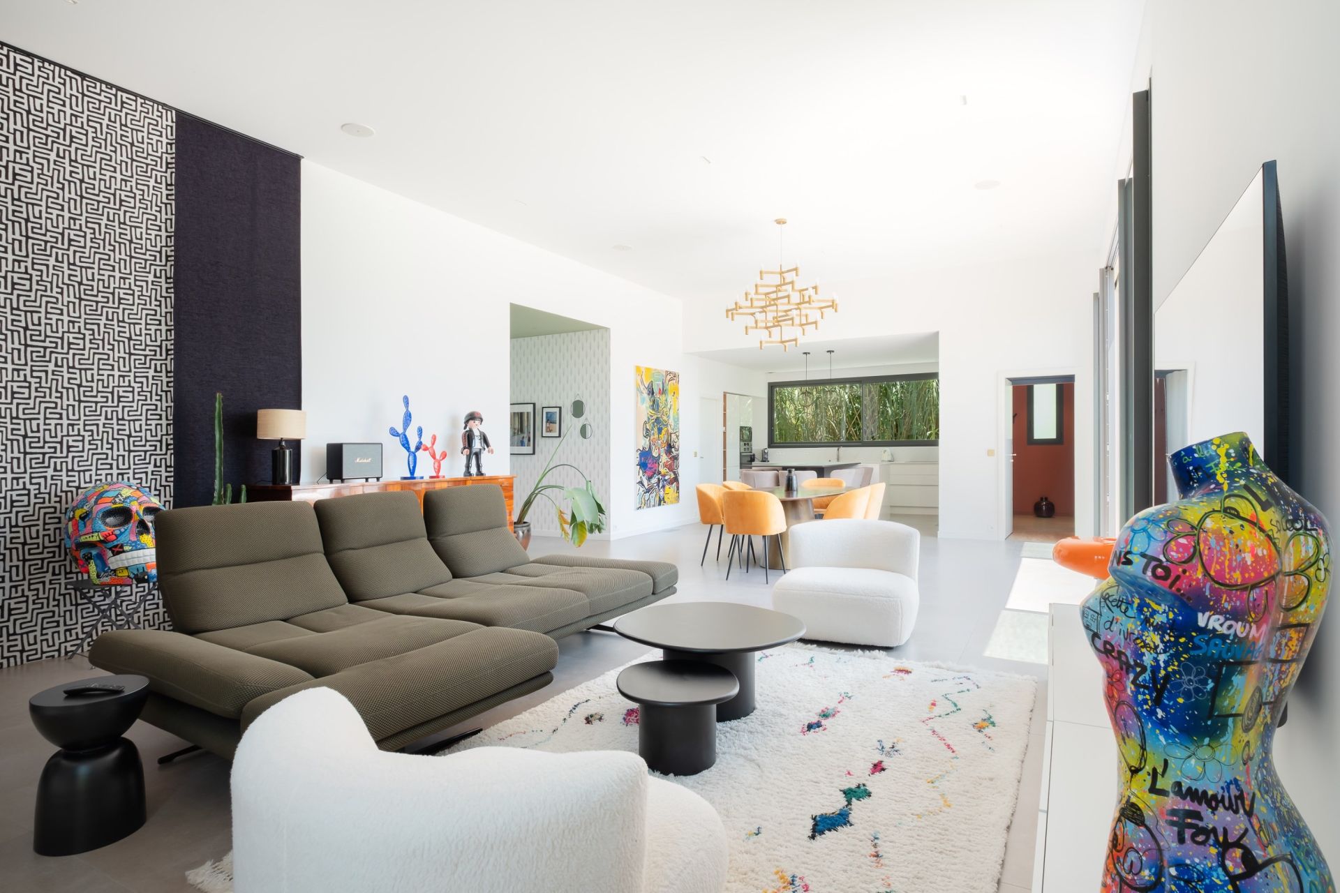 luxury house 5 Rooms for sale on PEZENAS (34120)