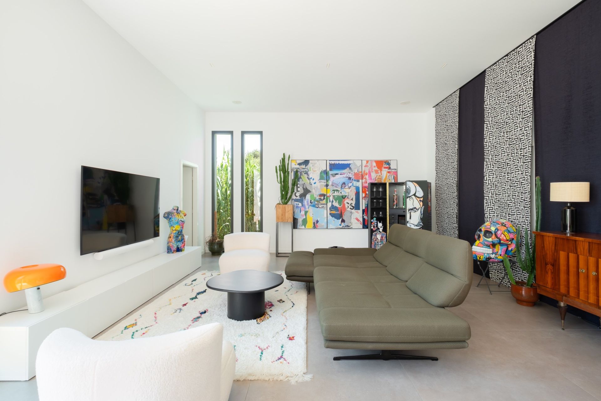 luxury house 5 Rooms for sale on PEZENAS (34120)