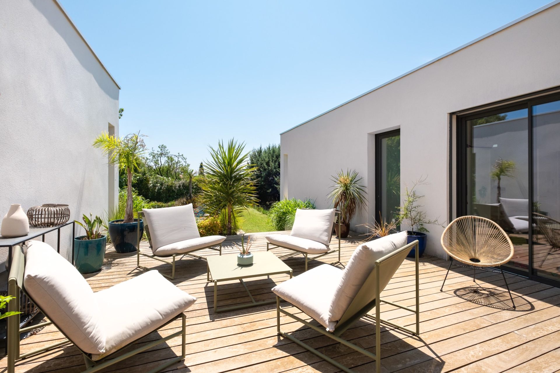 luxury house 5 Rooms for sale on PEZENAS (34120)