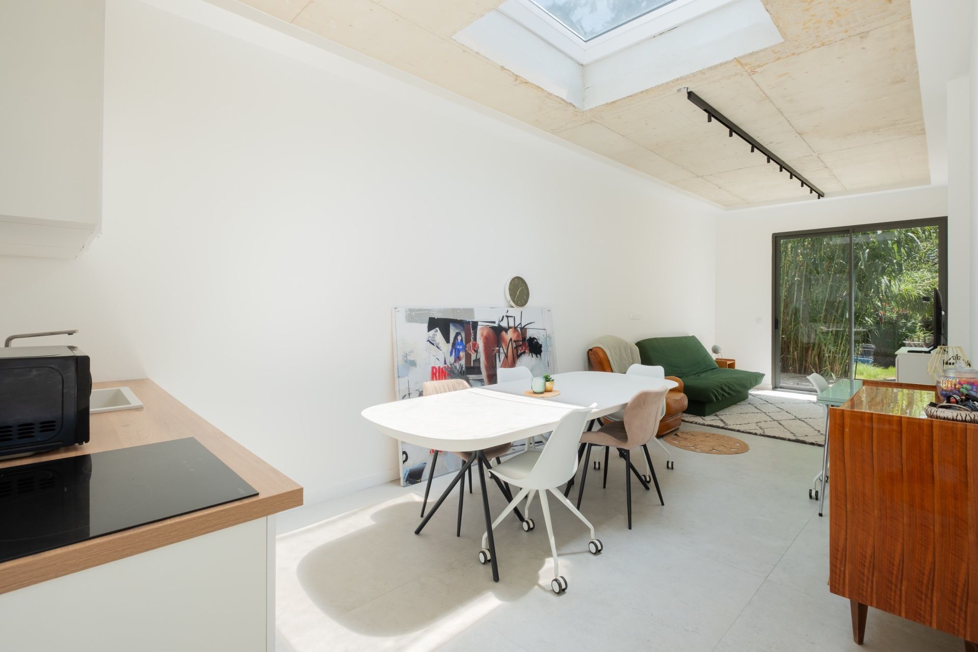 luxury house 5 Rooms for sale on PEZENAS (34120)