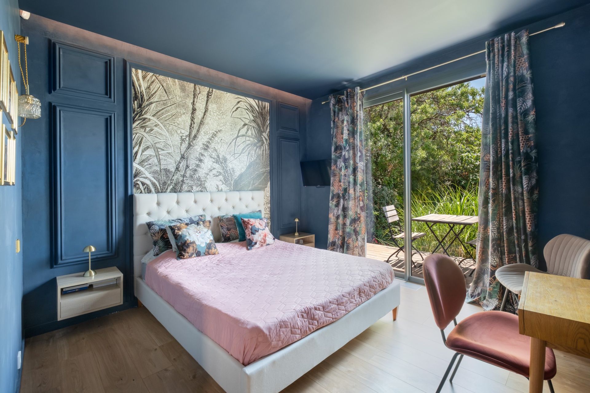 luxury house 5 Rooms for sale on PEZENAS (34120)