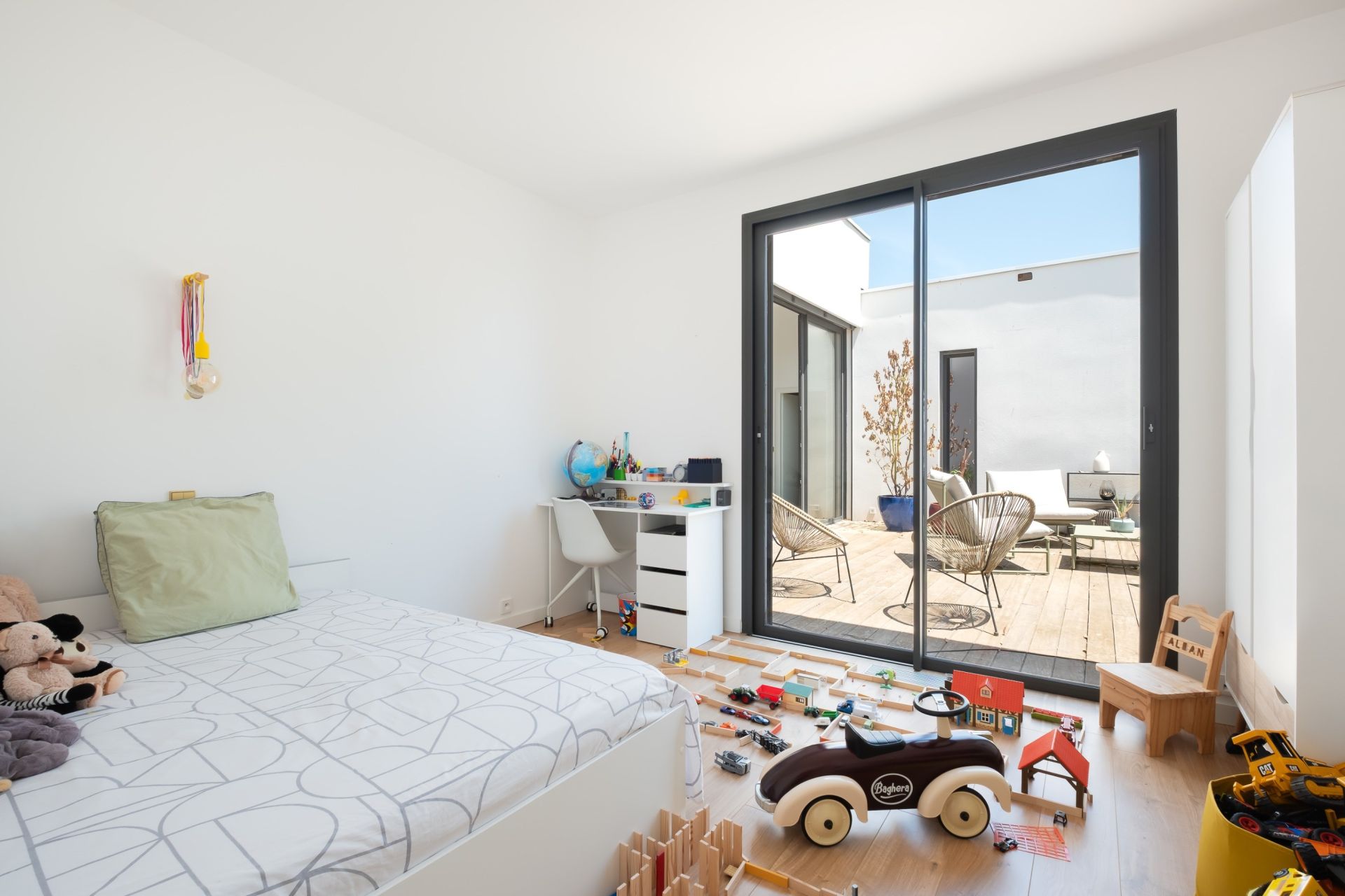 luxury house 5 Rooms for sale on PEZENAS (34120)