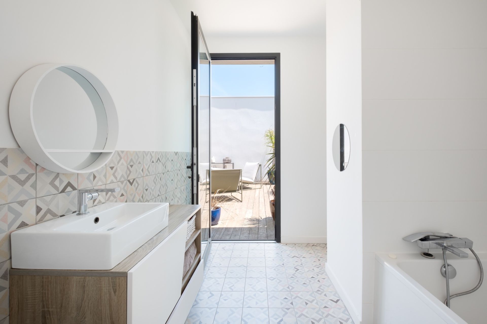 luxury house 5 Rooms for sale on PEZENAS (34120)